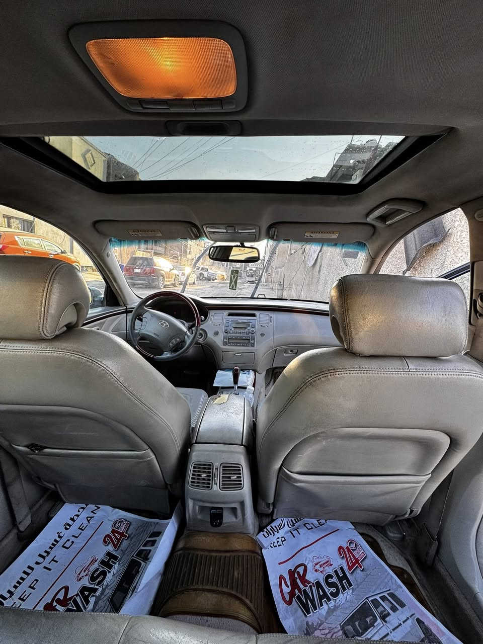 السلام عليكم ازيره موديل 2007 سياره جاهزه كير ومكينه مكفولات تبريد قطعتين ثلج ❄️ سياره لمتد فول 1/1 كشنات تدفئه + كهرباء تخم تاير جديد شاشه جديده رقم دولي بأسمي مكينه 6 سلندر فتحت سقف حادث امريكا جاملغ ايمن  بدون دواخل صبغ ثلاث قطع فقط باقي مكفول مكاني بغداد جميله *********** سعرها 90 وبيه مجال بسيط
