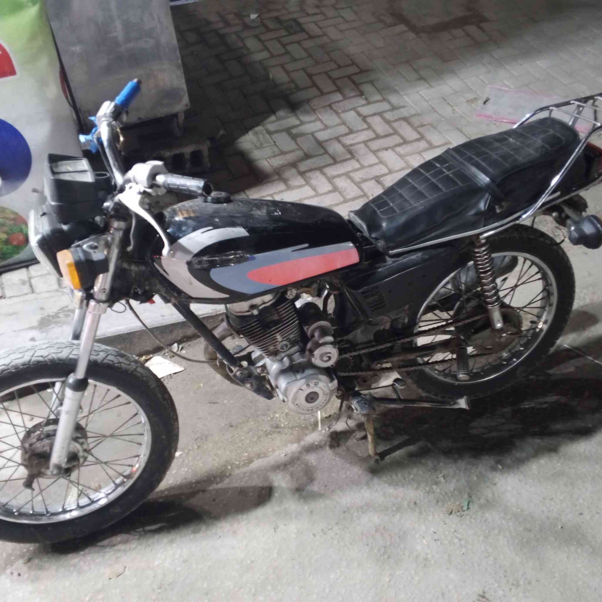 اسلام عليكم دراجه اربعه كير ومحوره محرك خمسه كير ومحرك ناعم شلعه ومعدل خير من الله لا تبخير ولا تنقيص صالنصه باكستاني ونصبته حلوه دراجه عوزه فقط تربط الكهربائيات بيها باتري فقط تربط الكهربائيات وشويه ترتيب اوراق اوراق اوراق موديل 21 الشراي يدلل السعر 350وبيها مجال للشراي عنواني كربلاء حي المهندسين العسكري قرب فلافل امين رقمي/***********فقط اتصال مامتواوجد خاص
