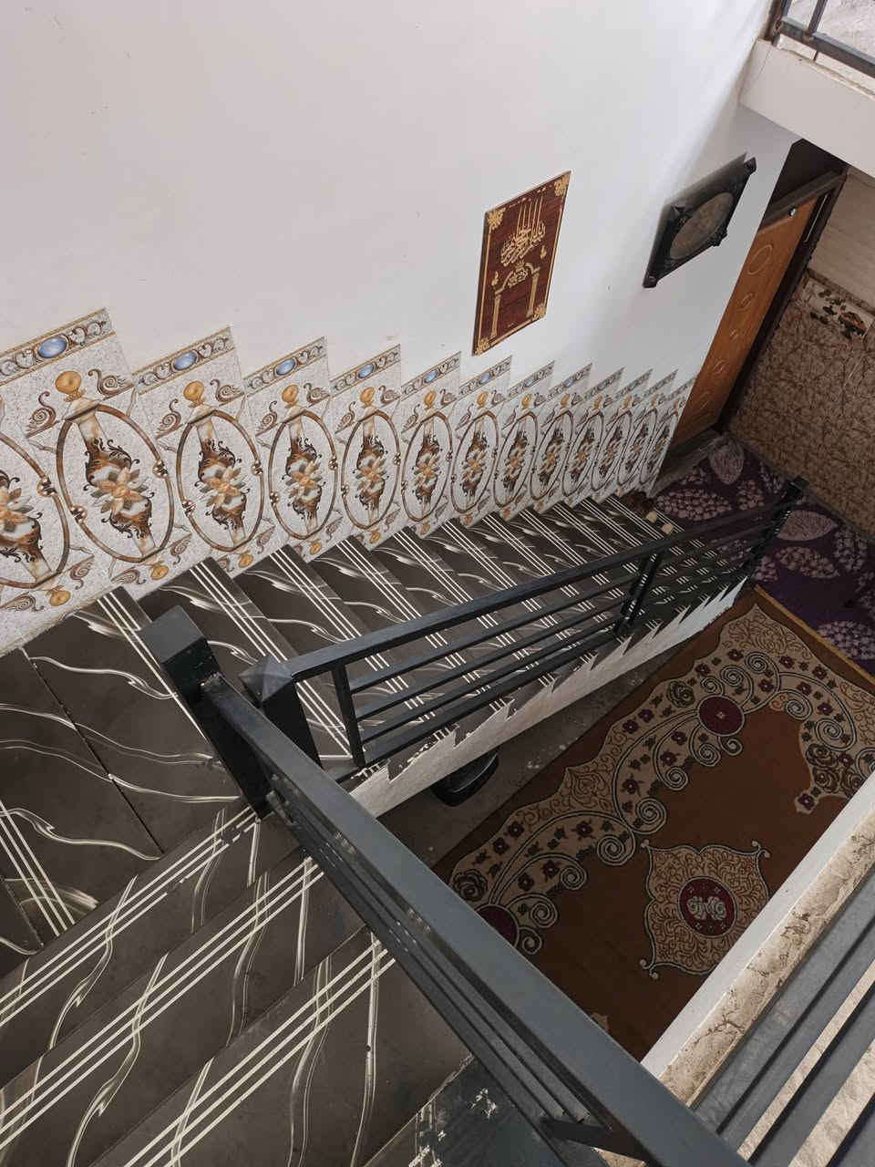 السلام عليكم بيت للبيع مساحه 130متر بيت بناء جديد كامل منكلشي 2غرف نوم 3حمامات صاله ومطبخ وستقبال
للاستفسار ***********
