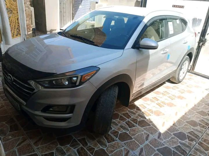 📌 للبيع هيونداي توسان 2019 SE – وارد أمريكي

✅ السعر: 140 ورقة (بيها مجال للشراي) – بيع مستعجل
✅ رقم بغداد دولي باسمي – تحويل مباشر
✅ بالعراق بدون حادث
✅ الضرر موضح بالصور
✅ ماشية: 98 ألف كم فقط

---

🔹 المواصفات:

محرك 2000 / 4 سلندر / اقتصادي

كير أوتوماتيك / 6 نمر

شاشة 5 إنج + كامرة رجوع

تحكم ستيرن + بلوتوث

6 سماعات / AUX / USB

كشنات قماش نظيفة

تبريد ثلج + تدفئة شتوية

سيطرة ثبات إلكتروني + مانع انزلاق

رادارات (مساعد البقاء بالمسار + تفادي الاصطدام)

جنوط ألمنيوم 17 إنج

سنتر لوك + إنذار

--- مكان السيارة بعقوبة 

🚘 السيارة جاهزة، استخدام شخصي، كلش نظيفة

📞 للتواصل: ***********
