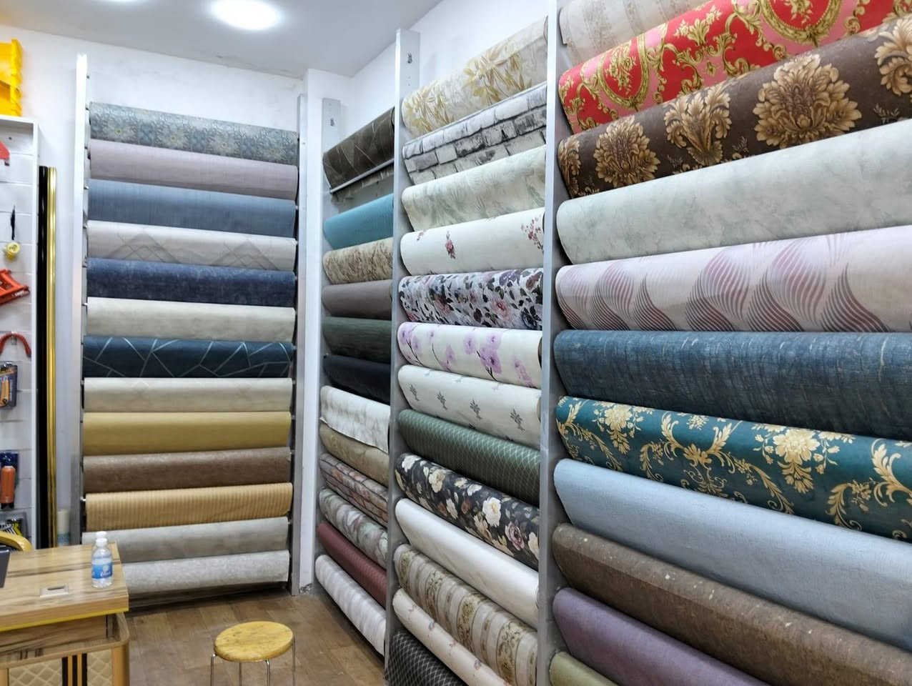 لازم انا الكرام يعني المكتبه انوار بغداد للديكور الحديث عن مرق جدران ماركه ارمادا وماركه ازال بطول 16 متر سعر الرول 20,000 دينار مع الماده عنواننا بغداد الجديده خلف البريد علما يوجد لدينا معمل لسحبات البورق والنقوش المغربيه والالواحد جبسون بورد وباسعار جمله رقم الهاتف***********
