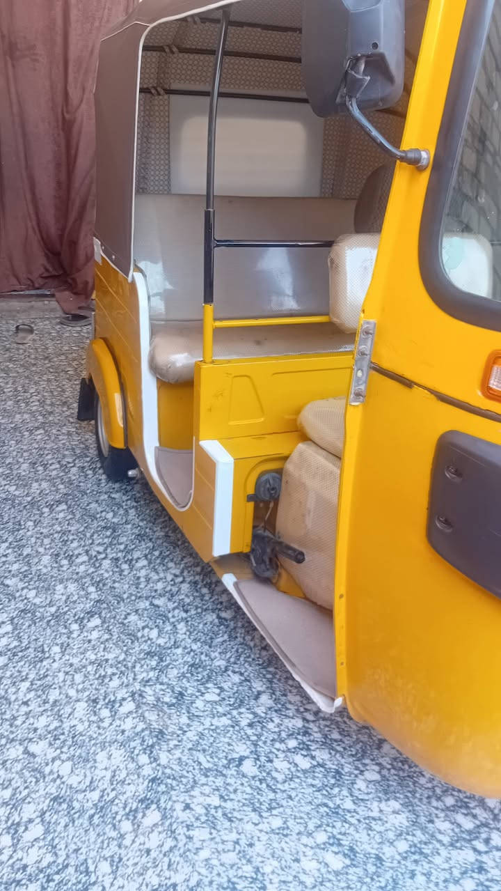 اسلام عليكم تكتك ١٩ رقم وسنويه الكشره كفاله ماعده رشه بلغد جماليه
فراش دوشمه 

مسجل تخم تاير 

مكينه لاتنقيص لاتبخير  ناعمه 

التكتك جاهزه كبل للشارع 

المكان المجر الكبير 

السعر ٥ و ٦٠٠ وبيها مجال قليل للشراي 

الاستفسار ‎0781 451 5169
