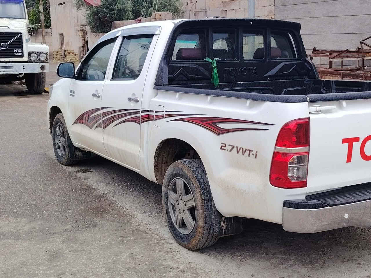 سلام عليكم البيع هايلوكس موديل 2014 رقم دهوك سنويه2027  شاصي 12 السعر175 وبيه مجال ***********
