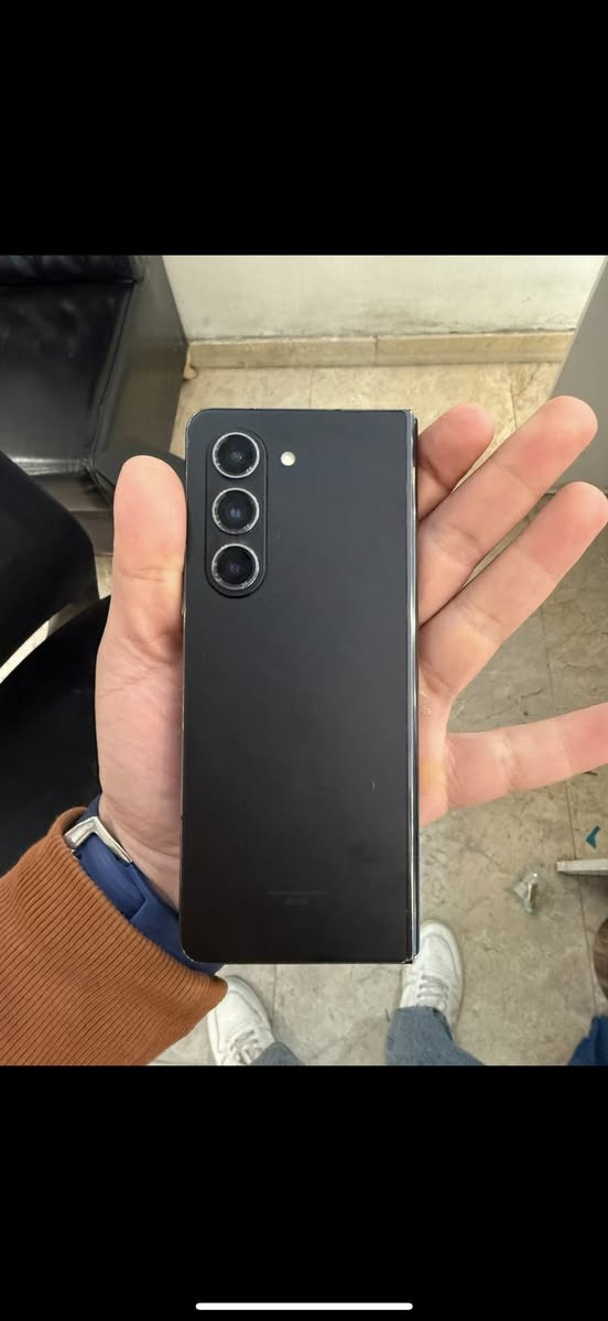 للبيع او مراوس كلكسي فولد 5 ذاكره 512 السعر 1075 نظافه فول اي خلل مابي مكان حريه ساحه عدن ***********

كلكسي نوت 20 الترا 256 مبدل شاشه وطهر مفطور السعر 275
