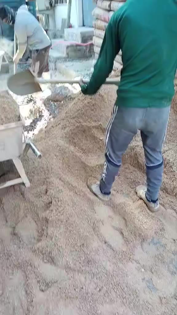 السلام عليكم خباطة للبيع جاهزه للشغل ***********
