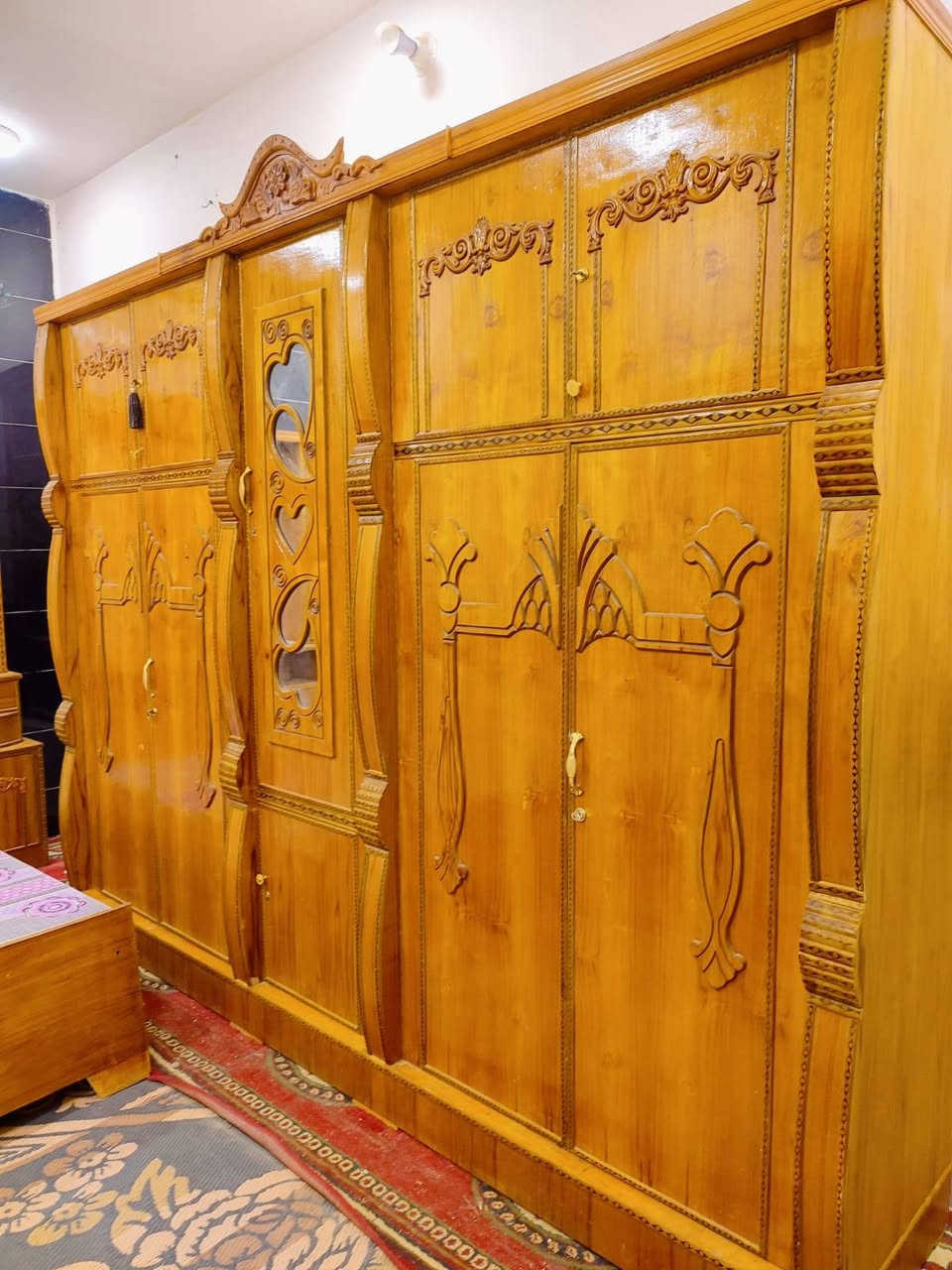 غرفه للبيع ام مسرح ام خمسه طابقين ملحق زاويه كنتوريه طابقين ملحق غرفه حلوه وجديده ضخمه كلش المكان ديوانيه حي العسكري للاتصال على هذا الرقم *********** بي واتساب *********** بي واتساب
