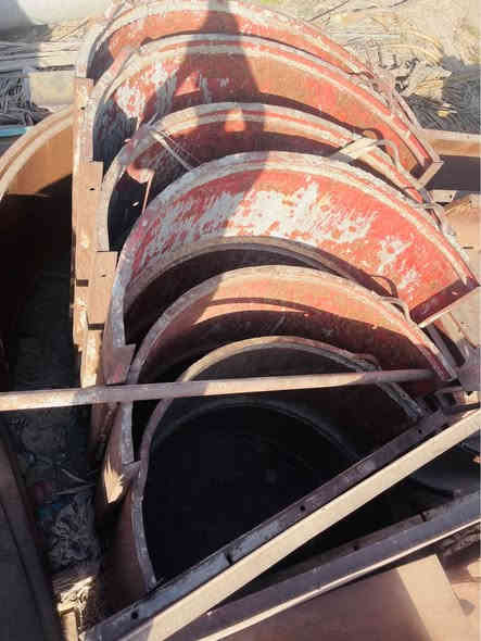 عندي مانهولات مجاري للبيع حديد ثقيل استخدام مرة وحدة فقط وانتركن 

القياسات كلها مذكورة والصور ان شاء الله وافية 

اعتذر عن ذكر السعر قبل ما تجي بنفسك وتشوف وتقيمهن باليرضي الله 

دائرية قطر 165 ارتفاع 120 عدد 1
و دائرية قطر 175 ارتفاع 150 عدد 4
و دائرية قطر 120 ارتفاع 150 عدد 2
و دائرية قطر 175 ارتفاع 100 عدد 1
و دائرية قطر 120 ارتفاع 120 عدد 2
و دائرية قطر 165 ارتفاع 75 عدد 2
و دائرية قطر 290 ارتفاع 125 عدد 1
و دائرية قطر 185 ارتفاع 120 عدد 1
و دائرية قطر 170 ارتفاع 120 عدد 1
و دائرية قطر 175 ارتفاع 85 عدد 2
و دائرية قطر 200 ارتفاع 25 عدد 2

مربعة قياس 150X30X45 عدد 2
مربعة قياسا 140X110X60 عدد 4
مربعة قياس 60X60x80 عدد عدد 4
مربعة قياس 80X65X80 عدد 3
مربعة قياس 150 ارتفاع X طول 130 X عرض 100 عدد 1

مخروطية الشكل قاعدة قياس 45X30. السطح 50X35. ارتفاع 80 عدد 3
مخروطية الشكل قاعدة 35X35. السطح 40X40. ارتفاع 70 عدد 3

قوالب كربستون للارصفة قياس 100X20X30 عدد 18

فتحة قبق مانهول مربعة قياس 62X62X8. بفتحة قطر 55 سم عدد 3
فتحة قبق مانهول مستطيلة قياس 60X45X5 سم. بفتحة قطر 50X35 سم. عدد 4

اعتذر عن ذكر السعر قبل ما تجي بنفسك وتشوف وتقيمهن باليرضي الله 
للاستفسار اكثر الاتصال على الرقم/ 
*********** الفلوجة
