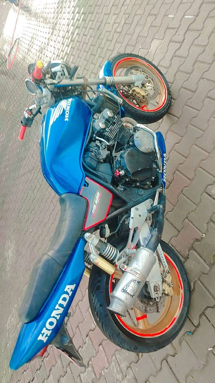 سيبي 4جيل اول ١٦ ولف كفاله عامه
أوراق كامله السعر مليون ٤٥٠ بيها مجال حك جيه
المكان ديالى شهربان 

***********
