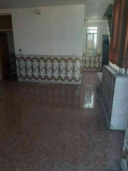 السلام عليكم يوجد شقه للايجارقرب حسر الثوره جهت شارع بغداد تحتوي على غرفه نوم وهول ومطبخ صغير مفتوح ع الهول وصحيات وسطح ومجاري ومولدة سعر الايجار ٢٠٠ الف للاستفسار الاتصال على ***********
