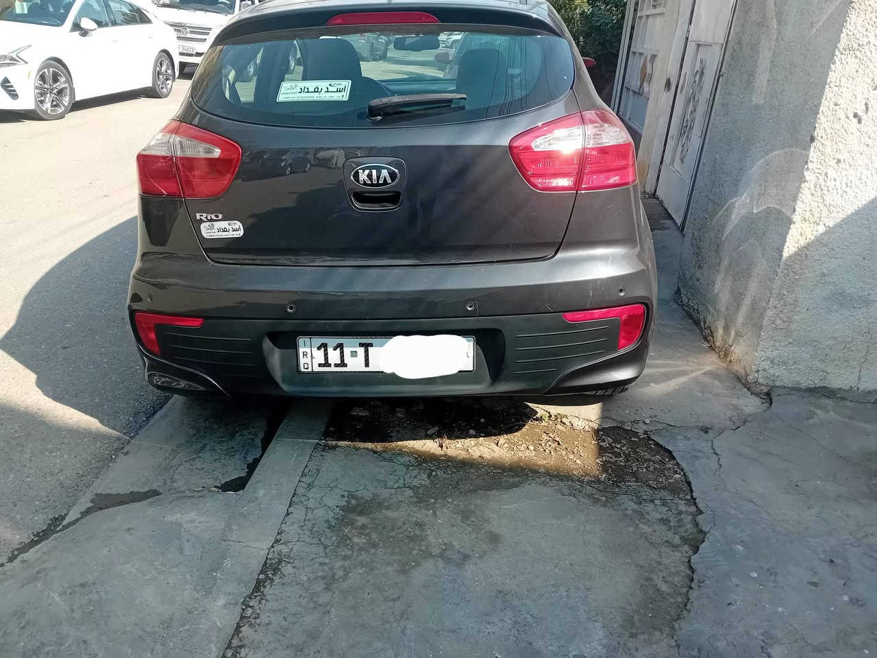 سلام عليكم
كيا ريو موديل 2015 
السيارة فول مواصفات بدون صبغ خليجية فتحة بصمة مري شفط + كهرباء 4 جام كهرباء 5 ويل كب تدفئة تبريد مكينة كير تخم تاير جاهزة على 24 حباية مال جناي 
السعر : 94 وبيها مجال شي بسيط
عنواني : بغداد - حي العامل
رقمي واتساب : ***********
رقمي الثاني : ***********
