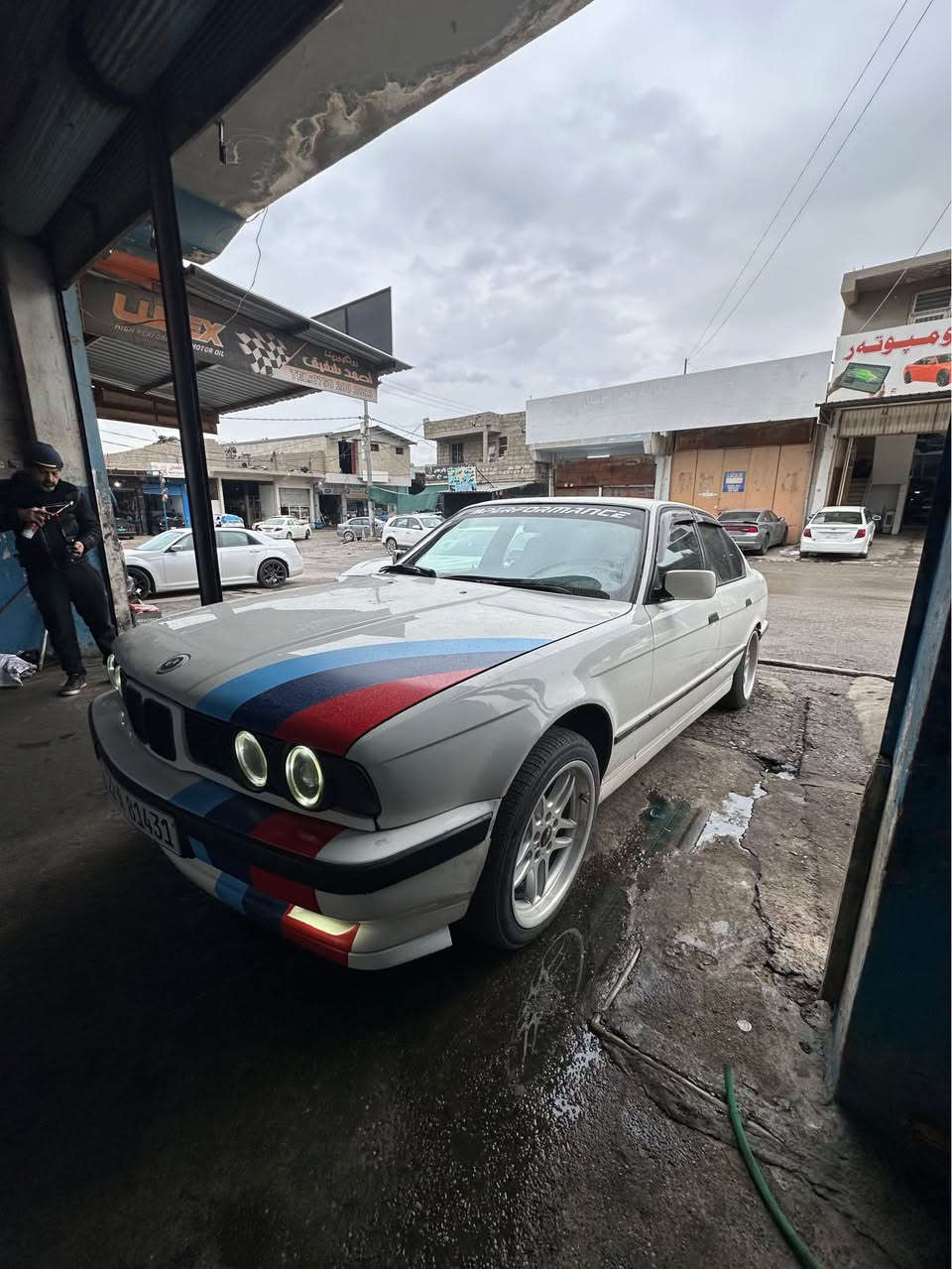 bmw e34 
520i كيرعادي 
موديل 1992 بدون دعم و بدون صبخ 
محرك +كير شرط ….تبريد سياره حلوه و مرتبه ،ويل M داخل اسود ..
تحويل شرط ،سعر 60$ ورقه مجال بصيط
*********** 
مكان وجود سياره زاخو …. زاخو, دهوك
