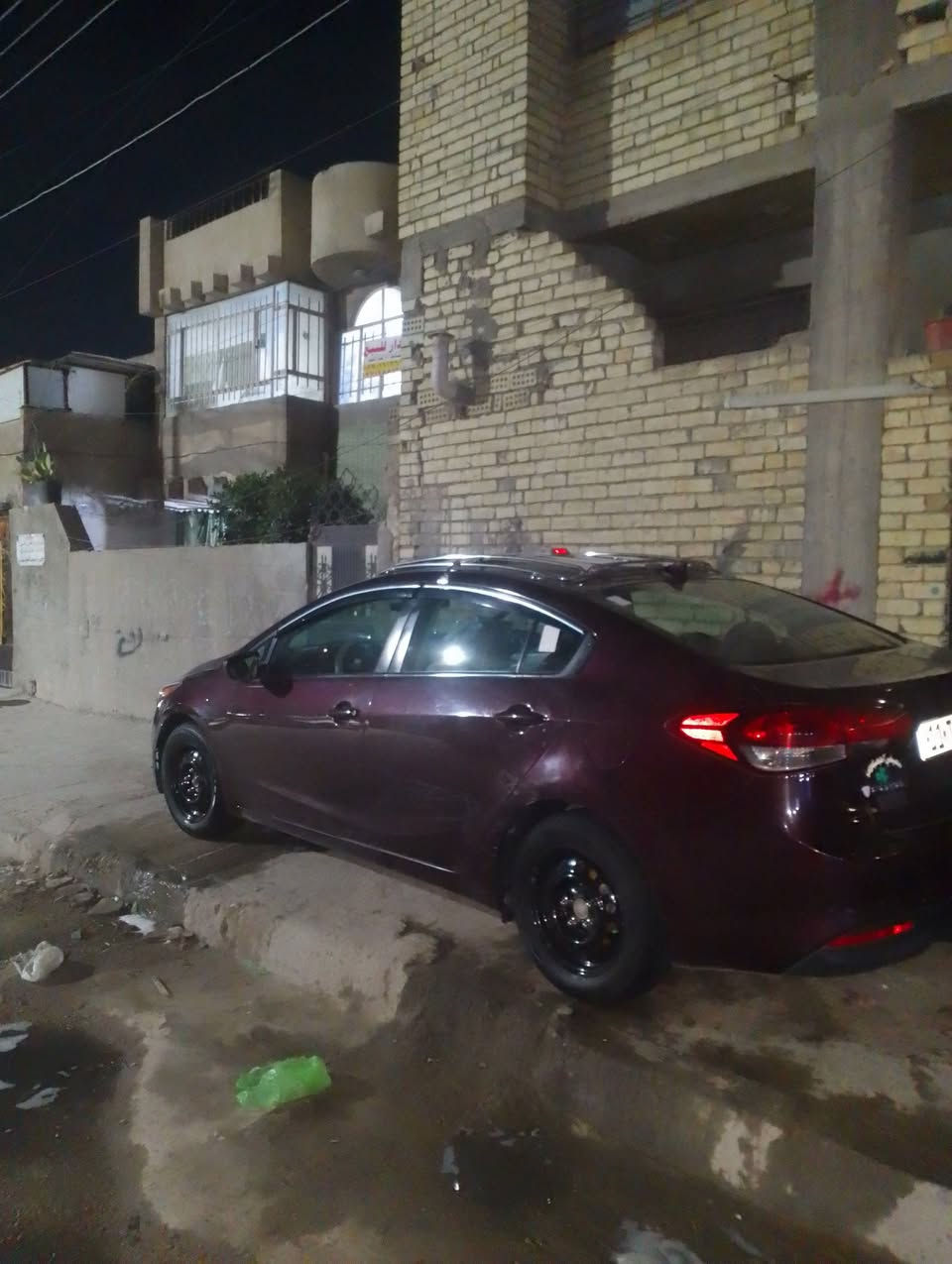 سلام عليكم شباب فورتي للبيع موديل ٢٠١٧ ضربتها جاملغين وبنيد وبيها شخط بل باب ليسرة باقي كفالة مكينة مكفولة لاتنقيص ولاتبخير السعر شدة و١٠ رقم***********
