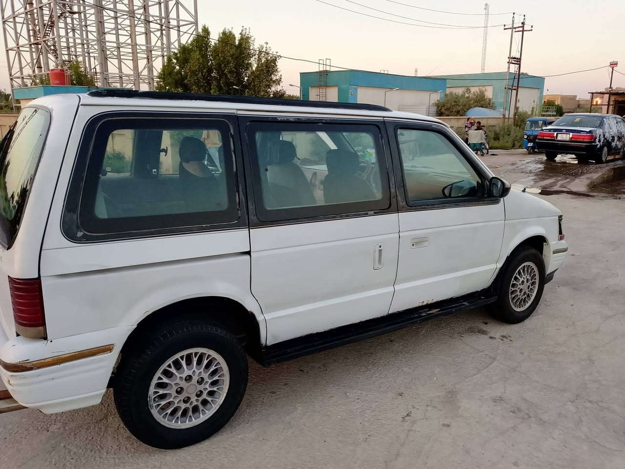 سلام عليكم دوج كلازر محرك وكير جدد تخم تاير حداديه نضيفه دواخل جديده كشرها نضيف مثل ما موضح بلصور رقم انكليزي تحويل مباشر
‏‪***********‬‏
