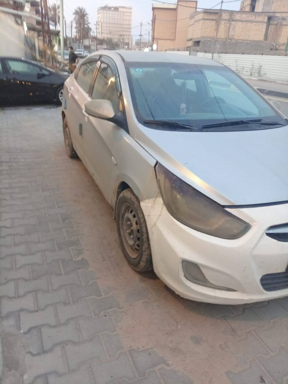 السلام عليكم مكلف بالنشر سيارة كسنت 2011 السنوية 28 رقم دولي بس تروح تستلم بصره بيها ضربه خلفيه مامسويها الراعي الشرعي في ابو الخصيب العنوان البصرة البراضعية السعر 65 _____ ‏‪0770 220 8390
