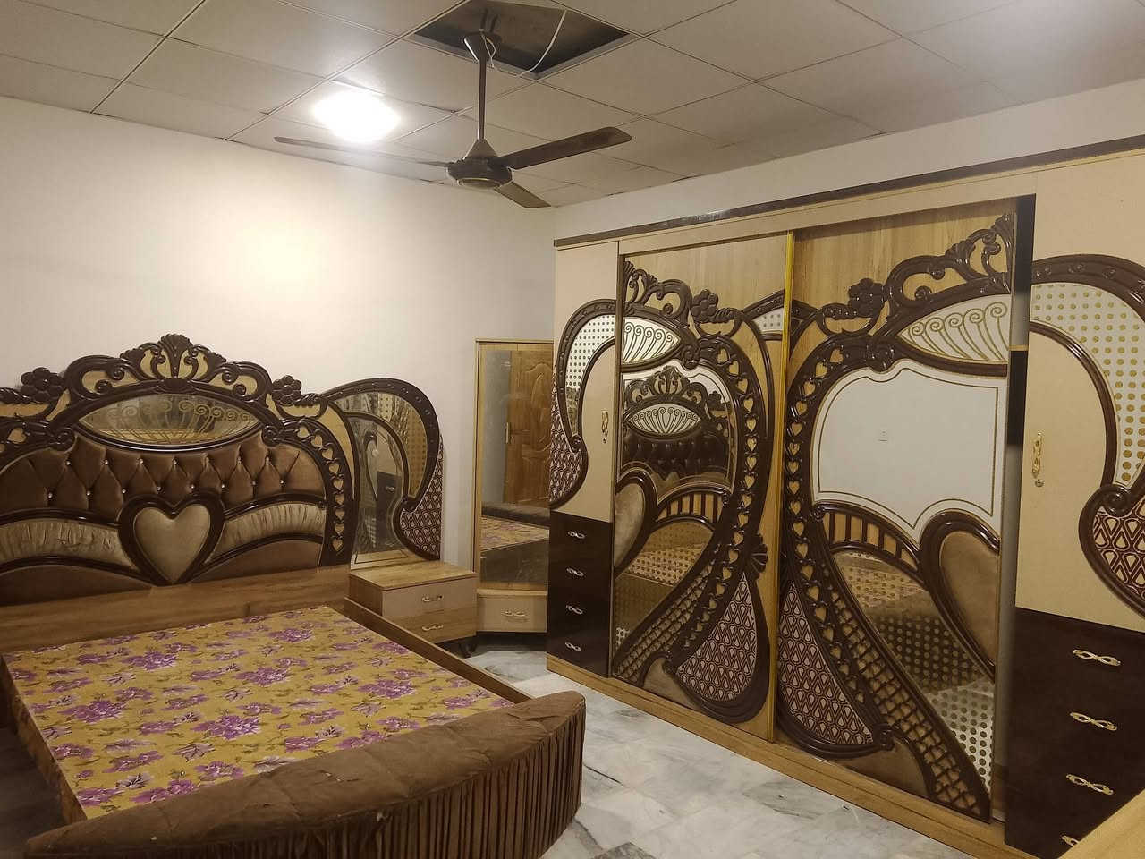 فتح وشد ونقل انواع الغرف داخل كربلاء وجميع المحافظات اتصال *********** واتساب او تراسلني خاص متواجد 24 ساعة
