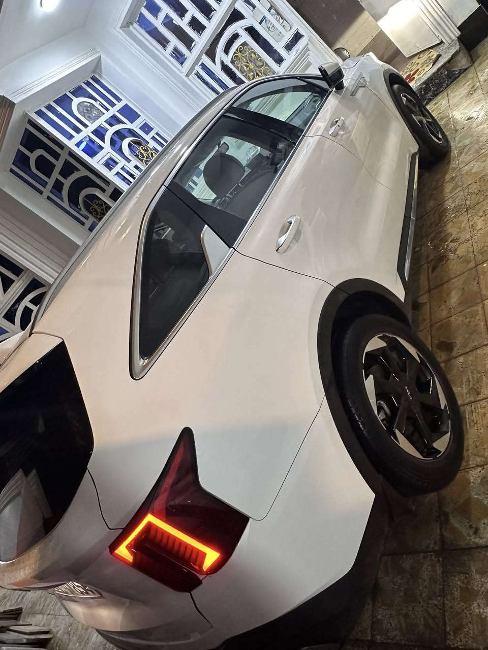 سلام عليكم للبيع سورنتو 2024 فول عدا بنوراما خليجي 6سلندرماشيه 30الف السياره بيها حادث جاملغ مبدل اصلي و بنيد بي شبر و باب السدر هم بي شبر يعني حادث خفيف جدا فقط تعديل خفيف صار عليها للاستفسار *********** مكاني بصره حي المهندسين السياره بيها مجال اتصل وتدلل

