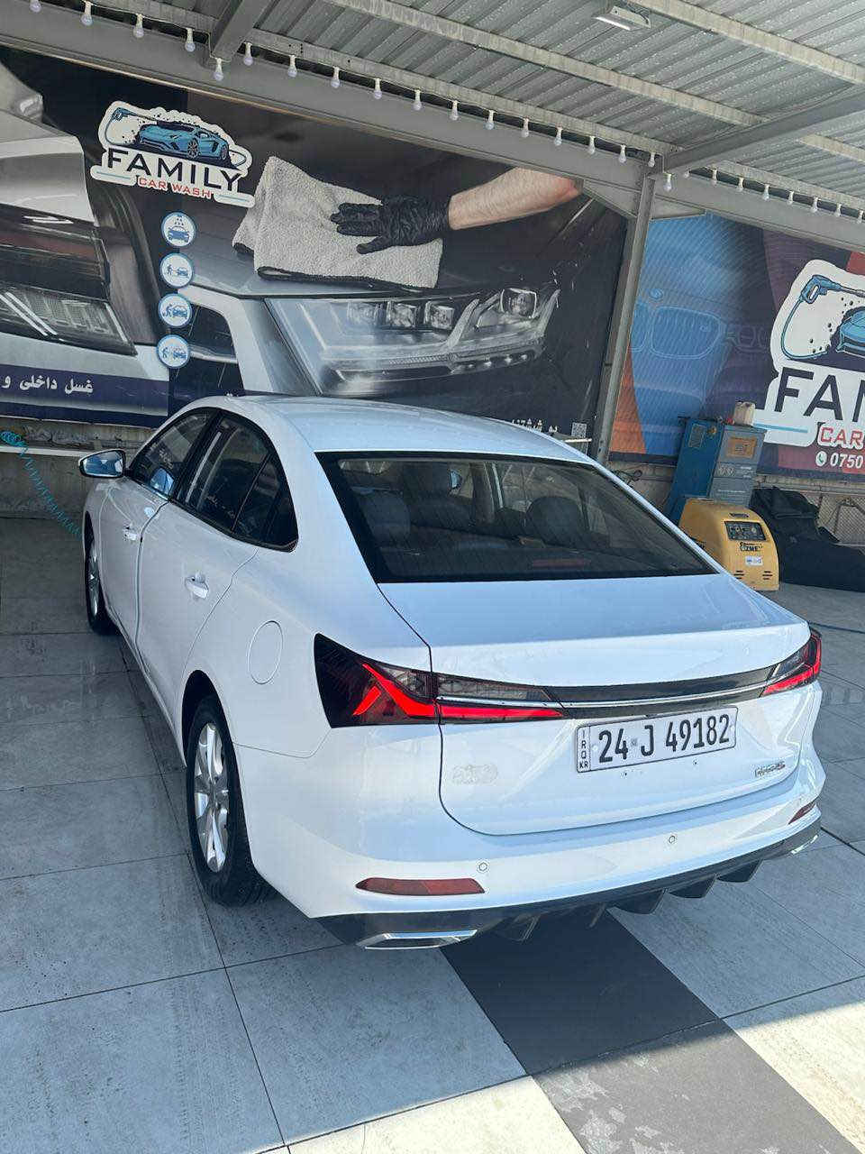 (للبيع MG Roewe. موديل 2024 لون ابيض )
( زيرو 20.000 بس ماشي )
رقم دهوك الجديد سنويه باسمي و هزه جديده
مواصفات.فول
لايت عدسه عالي و ناصي
بكلايت ليد شمعه
كشاف خلفي ضبابي
حساسات خلفي بلادي
اشاير بالمري
كيجات شاشه دجيتل
شاشه كبيره نفكيشن اندر اوتو و ابل كار بلي
كير اوتو ٨ نمر
محرك 1500 تنفس طبيعي
اقتصادي و سريع
تبريد شاشه شركة
حساس ضغط الاطارات
سعر السياره 110$  مرقم وجاهز 

*********** واتساب. سميل, دهوك
