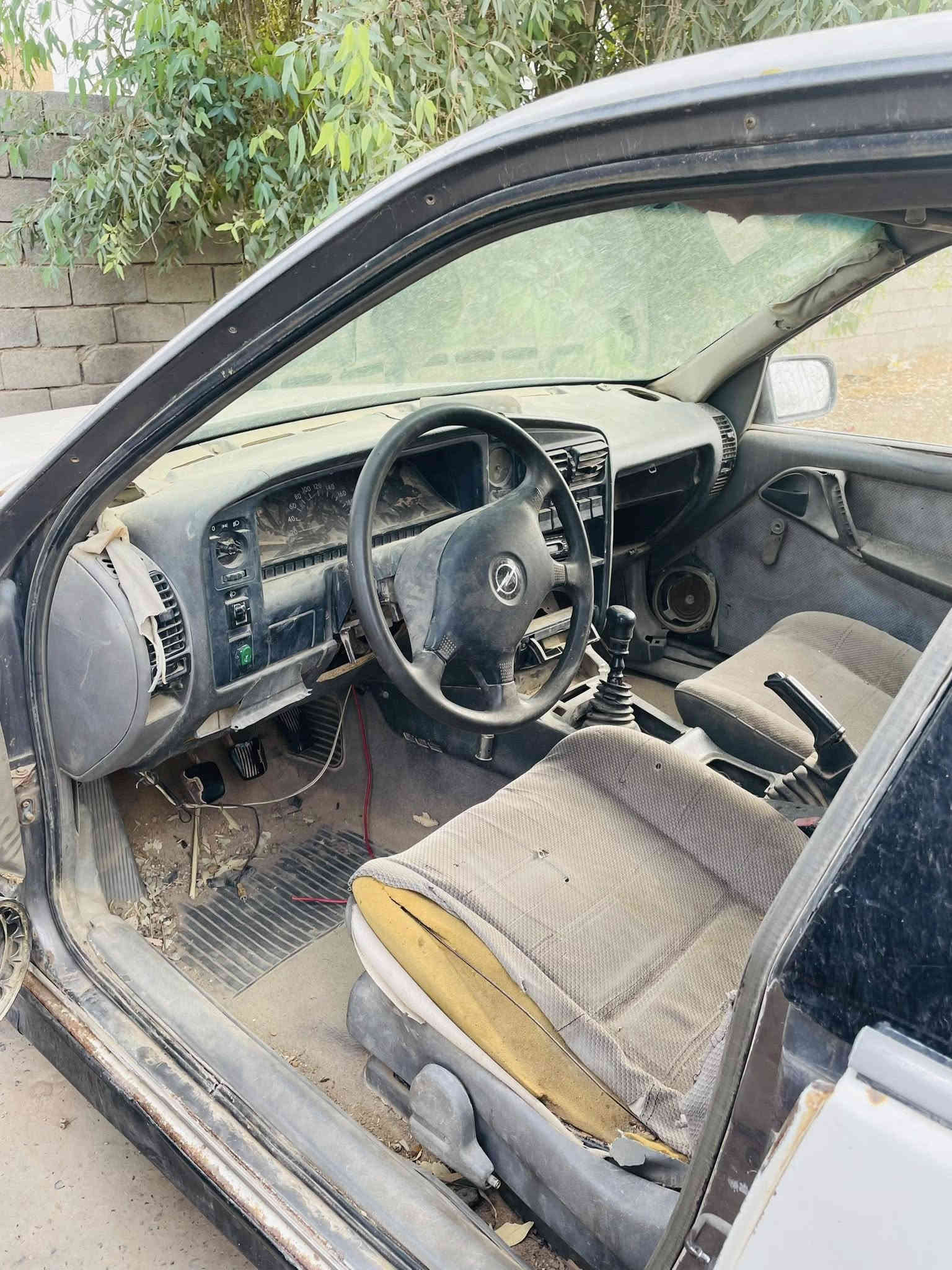 سلام عليكم سياره لل بيع فقط رقم فحص كركوكً شرط التحويل بيها قسام شرعي سياره بلاديه يعوزه ترتيب سعرها مناسب محرك مفصخ ابيعا عله وضعها يعني بدون محرك تيرات نضيفه صدر كير فقط المحرك مكاني تكريت 
سعرها 6 اوراق قفل قفل بدون معامله 
لرقم***********
