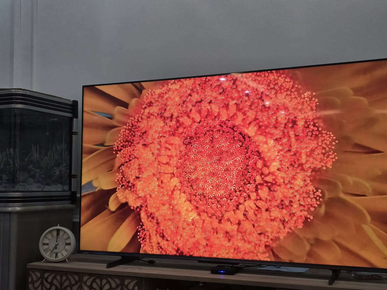 فرۆشتنی خێرا
Hisense QLED 120HZ شاشە ٦٥ 
گرنتی ٢ ساڵی شەریکە زۆر کەم کاری کردووە بەشەرت

- تایبتمەندیەکان:

• شاشەی هایسێنس کواڵتی 4k و QLED و 120 HZ

• ـ Direct Full Array بۆ دابەشکردنی تەنانەت ڕووناکی پشتەوە بۆ باشترکردنی کۆنتراست.

• ڕەنگی QLED – بۆ پیشاندانی ڕەنگی زیندوو و دەوڵەمەند وپڕ.

• دۆلبی ڤیژن و دۆلبی ڤیژن ئای کیو – بۆ بینینی سینەمایی و ڕێکخستنی ئۆتۆماتیکی ڕۆشنایی شاشەکه لەسەر بنەمای ڕووناکی ژوورەکه.

• ـ HDR10+ Adaptive & HDR10+ Gaming – بۆ وردەکاری ڕوونتر لە فیلم و یارییەکاندا.

• ڕێژەی نوێبوونەوەی 120 Game Mode Pro – بۆ یاریکردن بەبێ بچڕان و تاخیربوون.

• دۆخی وەرزشی AI – بۆ بینینی یاریەکان بەشێوەیەکی باشتر.

• دۆلبی ئەتمۆس لەگەڵ DTS Virtual X دەنگی دەوروبەری واقیعی و سێ ڕەهەندی دەدات کە لە هەموو ئاراستەکانەوە هەستی پێ دەکەیت.

• ـ 3D Sound Upscaler کوالیتی دەنگی ئاسایی بەرز دەکاتەوە بۆ ئاستێکی بەرزتر و سینەماییتر.

• سیستەمی ANDROID – ڕووکارێکی کارپێکردنی ئاسان و خێرا و پارێزراو.

• تایبەتمەندی کۆنترۆڵی دەنگی – کۆنترۆڵ کردن له ڕێگای دەنگەوە بەبێ ڕیمۆت.


**إذا كنت صاحب هذا الإعلان وتريد حذفه لأي سبب، رجاءا أرسل رسالة إلى الدعم الفني**