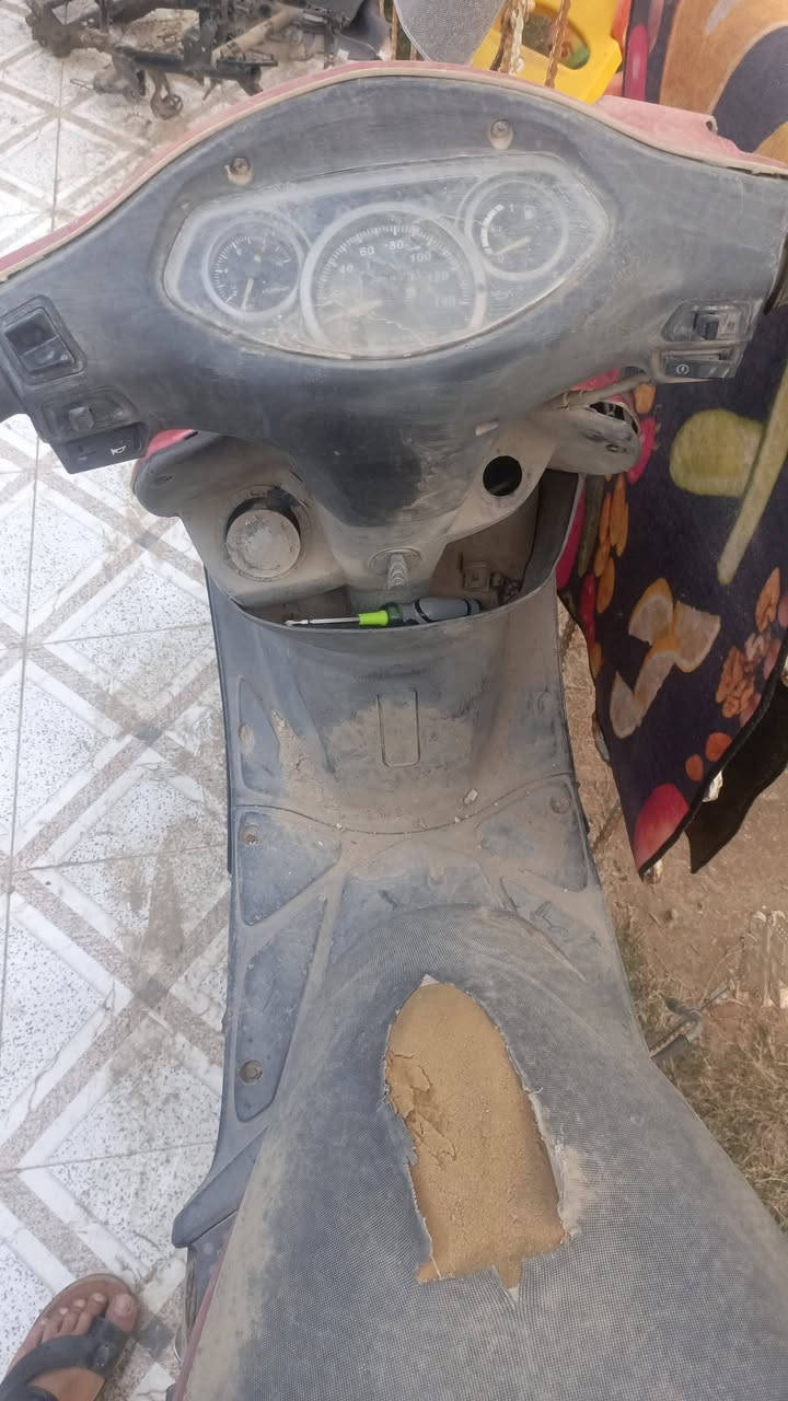 دراجه جي٤ للبيع نضيفه احلى من الصوره عوزه فقط عقل ومكينه ب٩٥وبيه مجال
للتواصل***********
