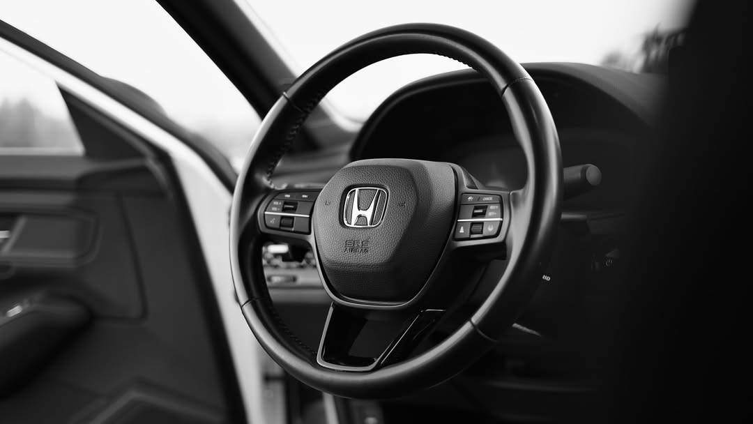 هوندا اكورد 2023
 هايبرد سبورت )
السيارة ماشيه 41 mi
• مكينة 2000 هايبرد تنفس طبيعي
• كير اوتوماتيك 
• شاشة كبيرة
•فتحه
• كاميرا خلفية 3 انظمة
• كرسي كهرباء   
• رادار امامي
• مانع تصادم
• محدد مسار 
• تصحيح مسار
• شفتات بالستيرن
• مثبت سرعة
• مانع انزلاق
• دخول ذكي 
• إنارة ترحيبية
• هندبريك كهرباء
•لايت عدسات زينون
• نظام اوتو لايت Auto
• لايت العالي زنون 
• حساسات مطر 
• حساسات دخول الإنفاق
• حساسات ضغط هواء الإطارات
• أوامر صوتية
• 3 أنظمة قيادة (eco, ev, sport)
• بلوتوث
•
🔴1HGCY2F55PA015488
الرقم ***********
مكاني الفلوجه  السياره نضيفه كلش واخت الزيرو ممشه قليل الحادث موضح بلصوره مرقم بغداد تحويل مباشر
