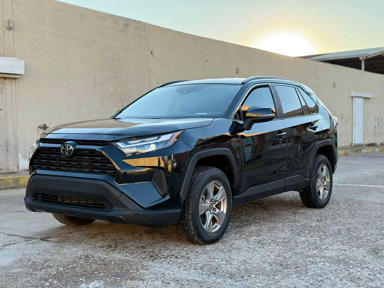 السلام عليكم 
 رافور موديل : 2023
سعر : 185 
اللون :اسود 
حجم المحرك : 2.5L (4.سلندر)
 ملاحظة السيارة : چاملغ و شبر بنيد  صبغ

يرباك فقط  ستيرن طاگ مرجع بيلادي 

المواصفات : XLE
بصمة 
شغال
كاميرا خلفي
هاند بريك بصمة
اوتو هولد : 𝐀𝐔𝐓𝐎 𝐇𝐎𝐋𝐃 
اوتو ستارات : 𝐀𝐔𝐓𝐎 𝐒𝐓𝐀𝐑𝐓
اوتو ستوب : 𝐀𝐔𝐓𝐎  𝐒𝐓𝐎𝐏
رادار امامي (تحديد مسار)
رادار جانبي  (نقاط عمياء)
رادار خلفي (التحذير من الاصطدام)
حساسات امامي
حساسات خلفی
نظام : 𝐄𝐂𝐎
نظام : 𝐍𝐎𝐑𝐌𝐀𝐋
نظام : 𝐒𝐏𝐎𝐑𝐓
كشنات كهربائي
تحكمات استيرن
تبريد لمس 
تبريد مركزي 
لايتات (𝐋𝐄𝐃) ليد زينون بيلادي
بكلايتات 𝐋𝐄𝐃 ليد بيلادي
ويل كروم 

بعد هواية مواصفات…

‏‎تفاصيل اكثر الاتصال علی ارقام التاليه 
***********
‏ WhatsApp - Vibir‏‎‏‎‏
☎️ [hidden information]

عنوان📍عقره 
‏ اكر, نينوى
