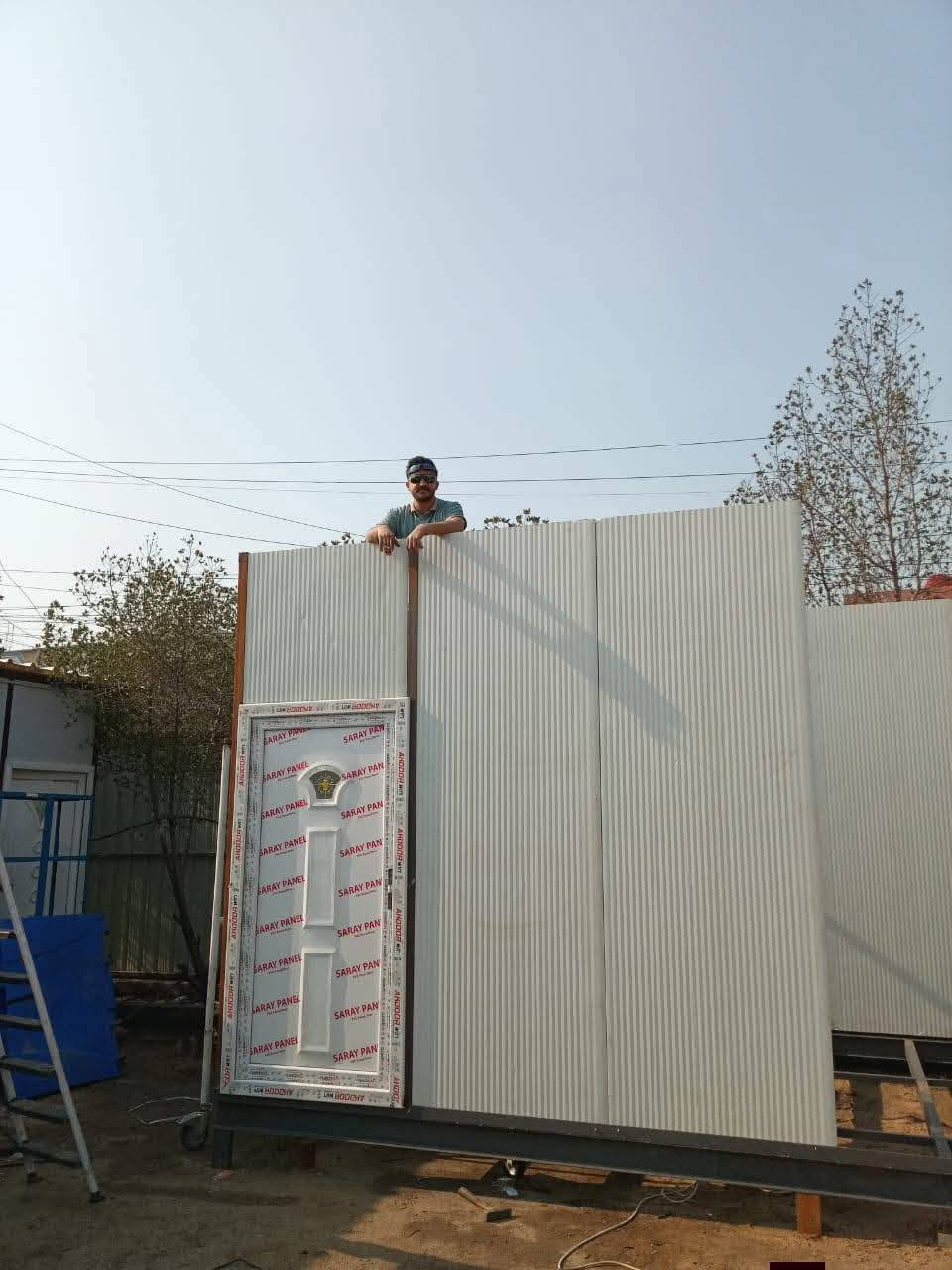 حداد متجول في بغداد لعمل كافة التصليحات والاعمال الموقعيه الخفيفه والثقيله ***********يوجد واتس اب على نفس الرقم شغل نضيف واسعار مناسبه مع الحجي للحدادة العامه كل الامور تمام
