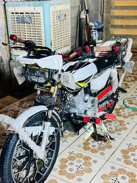 السلام عليكم 
ماطور ايراني نامه برو محرك 200cc مكفول موديل 2025وجاهز من كلشي مال جناي ونظافة شوفة عينك المحرك سبانه ممدود علي تعال افحص وشوف بعينك سعره 900 وبي مجال ♣️"

التواصل واتساب 

صاحب الدراجة:***********
