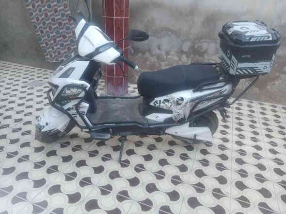 السلام عليكم ورحمة الله وبركاتة 
دراجه شحن للبيع 
مستخدم شهرين فقط 
تراي ٥٠الى ٦٠ كيلو 
فول مواصفات 
ماخذهه بمليون وربع 
معروضه ٩٠٠ الف 
مستعجل على بيعتها 
***********
او مراسلة الصفحه
