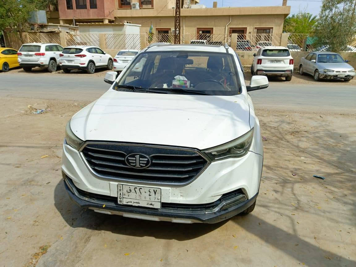 فاو اكس ٤٠ موديل ٢٠١٨ حرة للبيع سعرها ٧٠ $ وبيها مجالة السيارة داخلهة اسود ورصاصي وجوزي تجي مواصفات خاصة رقم بغداد السيارة كلش نظيفة وجاهزة من كلشي مكاني بغداد او ديالى للتواصل *********** نرفع المنشور بالصلاة على محمد وال محمد
