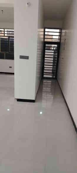 مشتمل ١٠٠م طولاني بناء جديد الخاجيه ال ٦٠٠٠ طابق واحد يباع نقد او مبادره غير مسكون  الاتصال ***********
