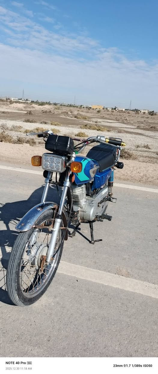 سلام عليكم  دراجة ايراني نامه متياز التعميره من طول لطول اصلي بس الشاصي ولمكينه امتياز دراجة كامله من طول شقله تجي وتشوف بعينك الدراجة مفتوحه الفصله ترعد رعيد بيهء رقم شاصي وبليته مكفوله من السرقه500 وبيهء مجال حك الجيه البصره قضاء الدير ***********
