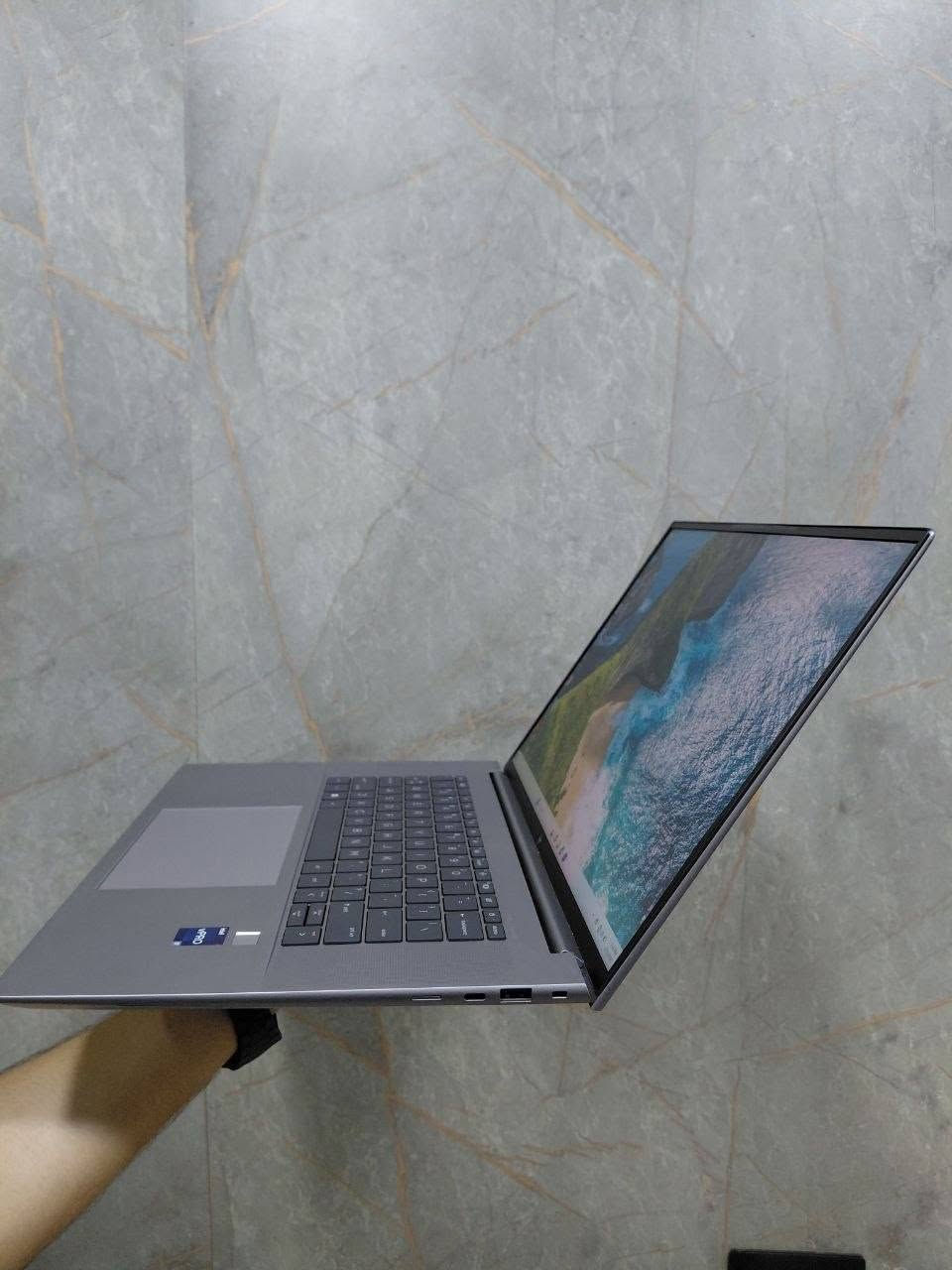 🚀 وصل الوحش الحقيقي للمحترفين! 🔥
HP ZBook Studio G9 – محطة عمل متنقلة تجمع بين القوة والأناقة، مناسبة للجرافيك، المونتاج، الهندسة، البرمجة، والذكاء الاصطناعي الخفيف.
💻 المواصفات: ✅ Intel Core i7-12800H (جيل 12)
✅ RAM 16GB DDR5
✅ SSD NVMe M.2 512GB
✅ NVIDIA RTX A1000 4GB احترافي
✅ شاشة 16 بوصة FHD IPS بألوان رائعة ودقة عالية
🎯 حالة الجهاز: ✔️ استيراد خارجي – فرز أول
✔️ حالة الزيرو 100%
✔️ بدون أي خدوش أو عيوب
🎁 الهدايا مجانًا: 🎒 شنطة لابتوب
🖱️ ماوس وايرلس
🛡️ ضمان وراحة بال: ✅ ضمان سنة كاملة
✅ 14 يوم استبدال
✅ فاتورة مختومة من الشركة
💼 إذا كنت تبحث عن جهاز احترافي يجمع بين الأداء القوي، التصميم الفخم، والاعتمادية العالية... فالـ HP ZBook Studio G9 هو الاختيار المثالي.
📩 راسلنا الآن لمعرفة السعر أو للحجز قبل نفاد الكمية.
الكمية محدودة – والأولوية للحجز. 🚀
يرجي التواصل  https://wa.me/201141091106


**إذا كنت صاحب هذا الإعلان وتريد حذفه لأي سبب، رجاءا أرسل رسالة إلى الدعم الفني**