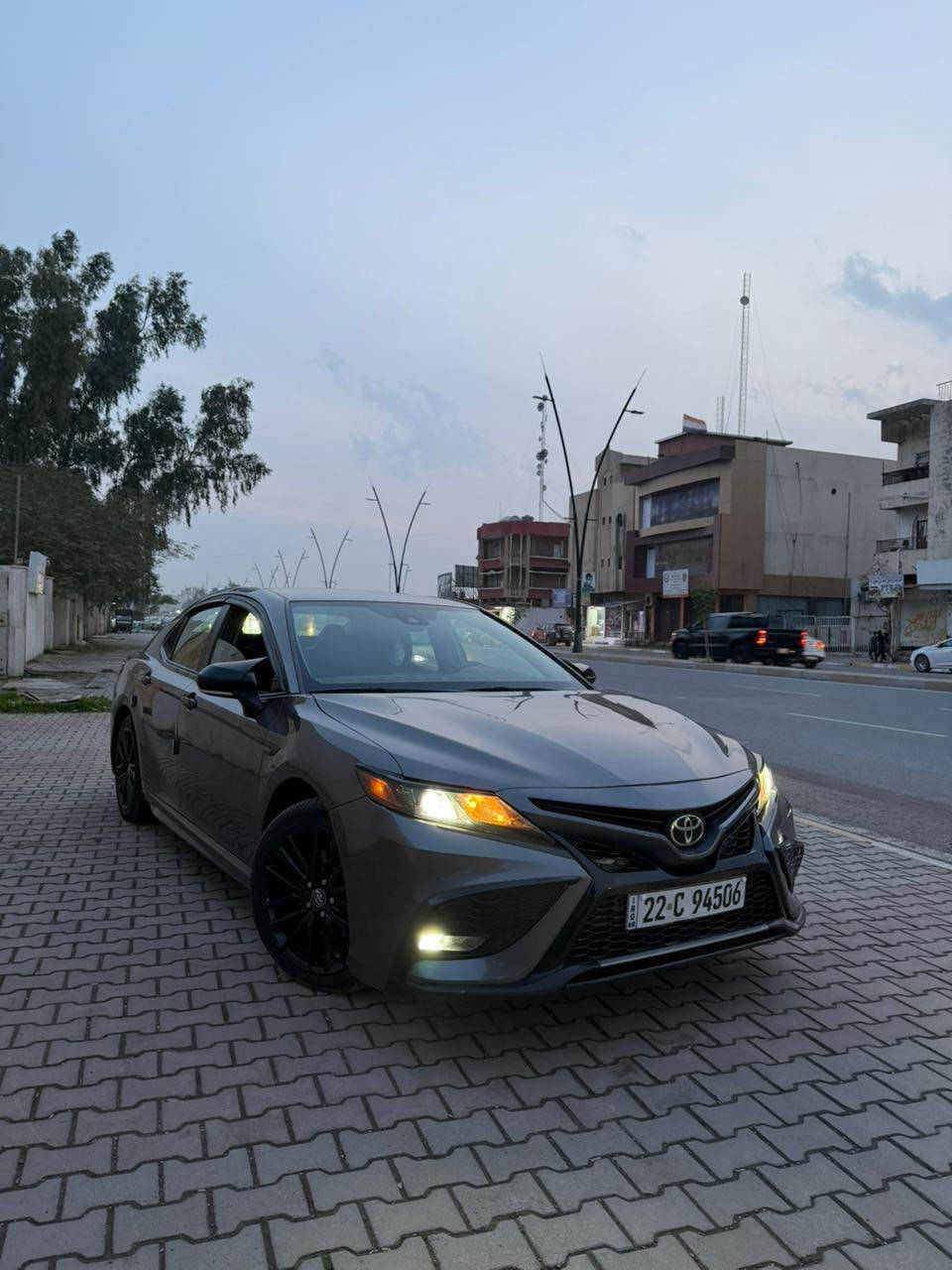 سلا عليكم 

كامري موديل 2022 se وارد كندي 
السياره بي قطعتين جاملغ وصندوق بدون ايرباك بدون دواخل كير ومكينه بشرط السياره ماشيه 60 ميل تايرات جديد ويلات xse كشنات تدفئه وبي بطاقه بانزين سنوية جديد وسيارة بسمي  
*********** كركوك, العراق

