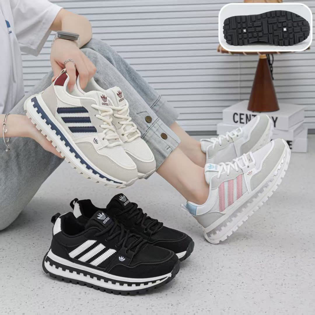 بمناسبة العيد السعيد وفرنا لكم اجمل انواع الاحذية وبأنسب الاسعار ويشتغل شبابي وبناتي الاحجام من 36 الى 41 ويوجد توصيل للحجز والتفاصيل الاتصال عل الرقم *********** وبه وتساب ايضاً
