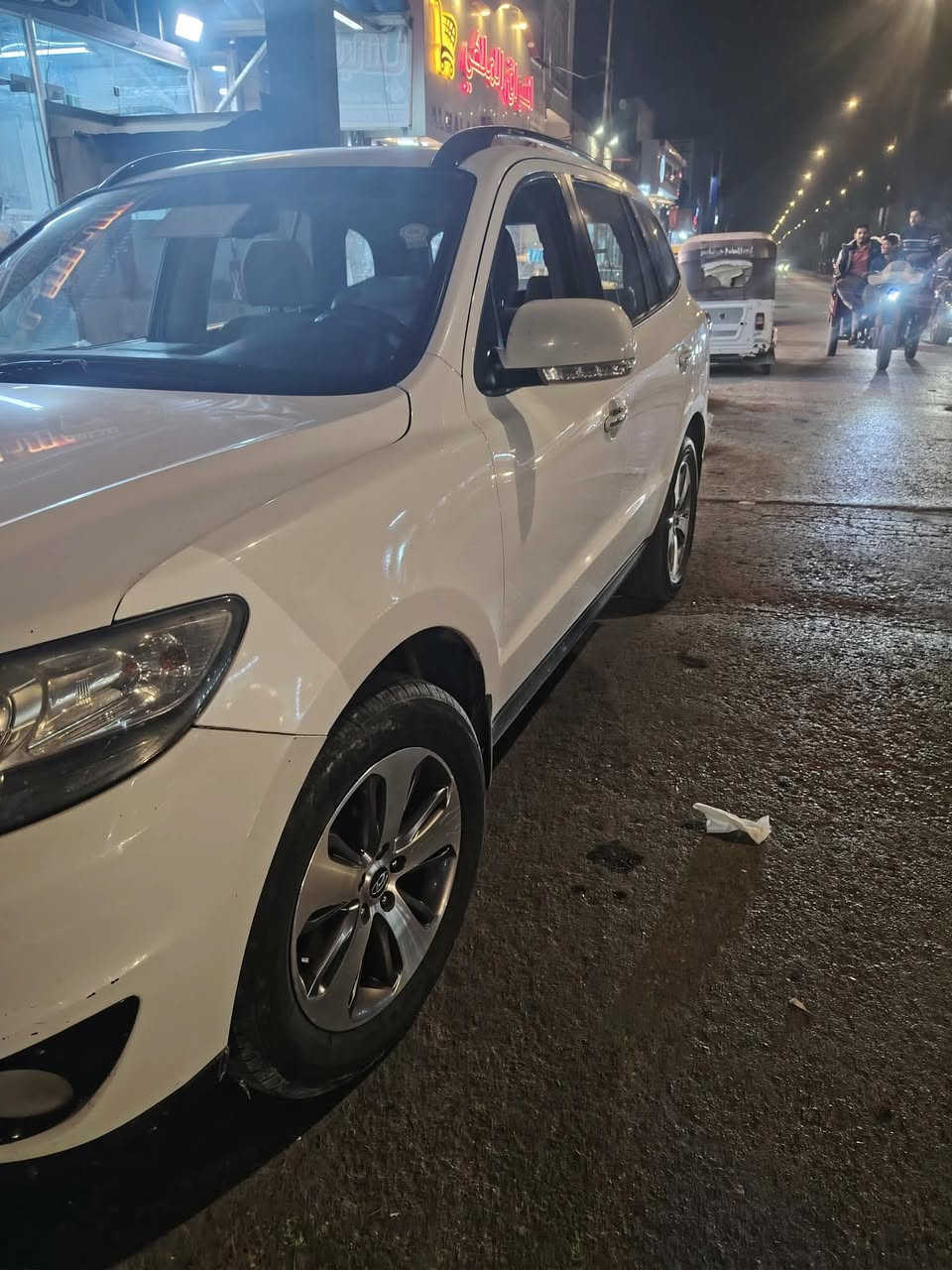 السلام عليكم بله زحمة اخوان اني مكلف بالنشر وصاحب السيارة اتصل علية وهذا رقمة صاحب السيارة *********** سنتافي فول موصفات ٢٠١٢ رقم بغداد السعر ١٦٠ وبيه مجال حك الجية
