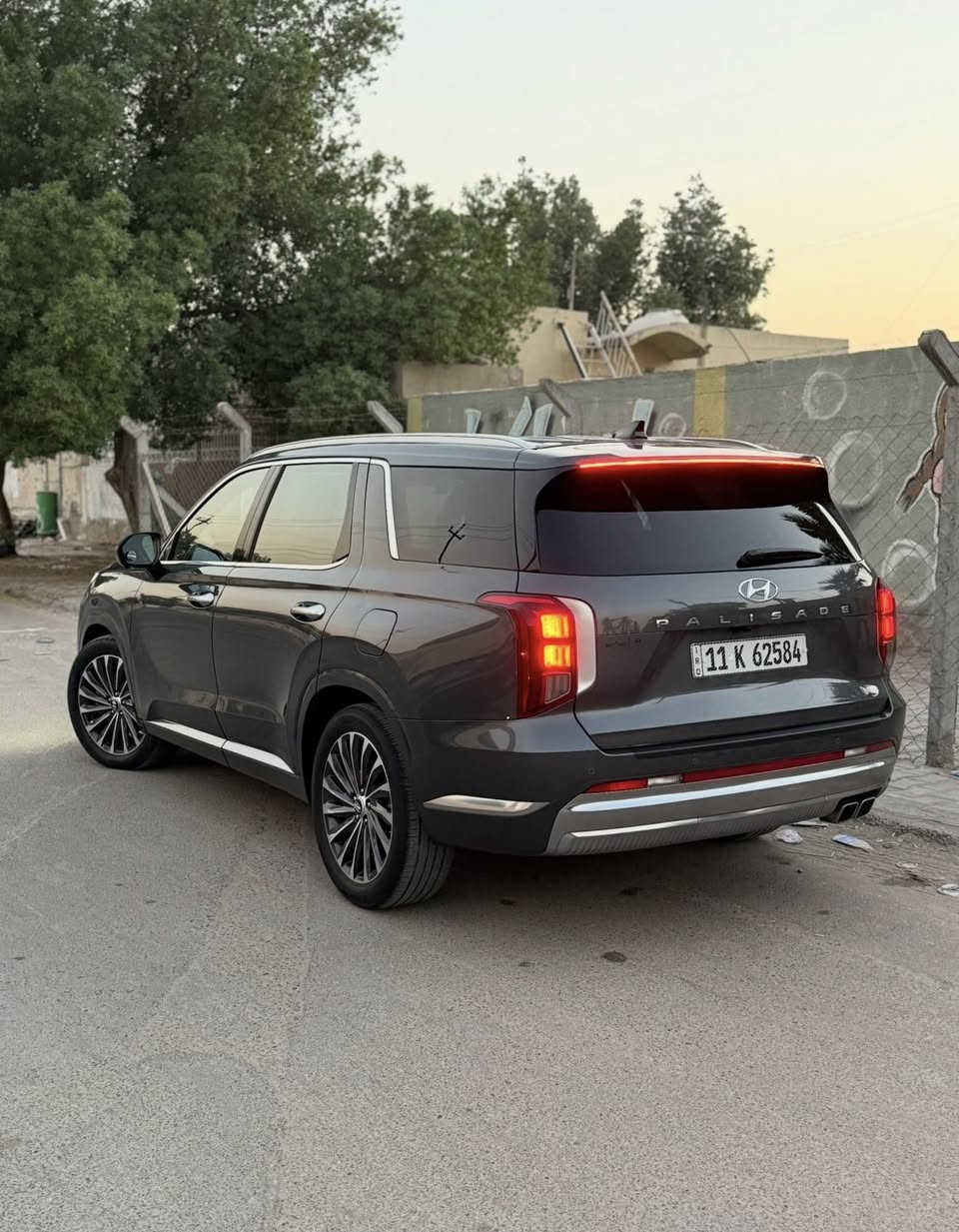 السلام عليكم للبيع هونداي بالسايد 2023 كلكرافي اعلى فئه بال بالسايد السياره وارد امريكي حادثهه جاملغ صفحه اليسره والبنيد جاملغ مصلح نفسه والبنيد مبدل فقط ماشيه 29 السياره جديده بمعنى الكلمه مواصفات معروفه فول مواصفات واحد على واحد السياره جديده لوك عارضهه290 وبيهه مجال للشراي للستفسار الاتصال *********** مكاني بغداد الجديدة حي المعلمين للبيع او الامراوس حسب القناعه
