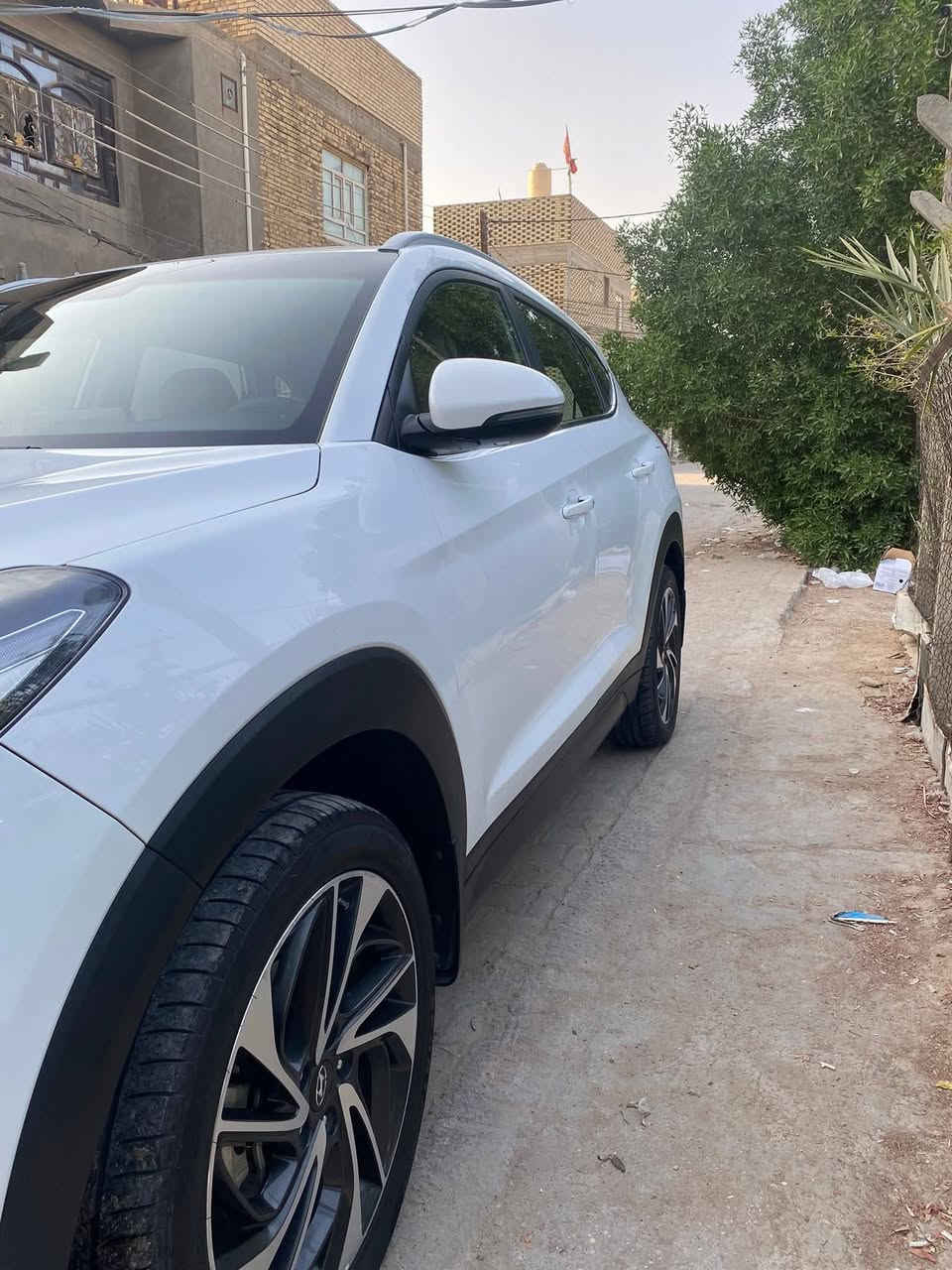 تنزيل السعر بسبب الوعود الكاذبة 
السلام عليكم  
توسان للبيع 2019
رقم أربيل تريد مداور تريد وكالة 
سياره نضيف مستعجل ع البيع  
ماشيه 86 حقيقي 

مواصفات 
فول موصفات عدا البنوراما 
حساسات امامي و خلفي 
كرسي السائق كهرباء 
شحن لاسلكي 
شاشه كبيرة 
كامرة دوارة
ثلاث انضمة قيادة 
بصمة تشغيل وبصمة ابواب 
مري شفط 
تبريد ثلج 
مكينة ٢٠٠٠ممفتوحة 

ملاحظة السياره بيه ( كرت بقبق الجنطه وبيه شكم حالوبه بالقماره ممبينات ) الباقي مكفول 
والسونار موجود بالصور 
السعر176  وبيه مجال بسيط ماكو 2019 بهيج سعر 
المكان نجف 
للاستفسار ***********
