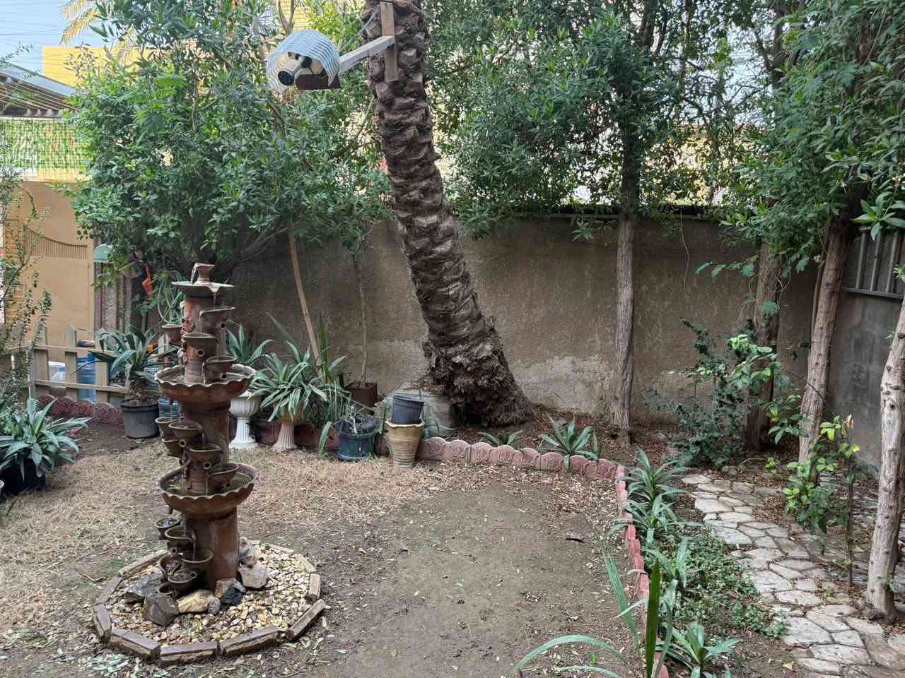 السلام عليكم للبيع للبيع يوجد لدينا مشتمل 95 متر في     منطقة حي الجهاد قرب سوق الامانه الوجهه 5.75 النزال 20 سعر كاع غرفتين نوم وصاله هاتف ***********
