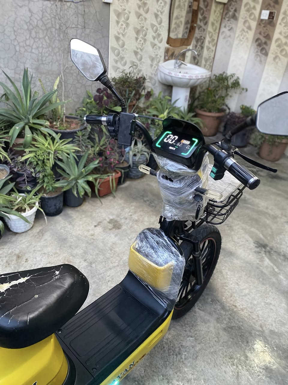 اسلام عليكم 👋🏼
بايسكل شحن 🏍️

لون اصفر 🟡

سويجين وبصمتين 🔑

6 بطاريات 🔋 

سرعه 99 ⏩

بايسكل حيل نضيف 👉🏻

السعر 290 وبي مجال للطيبين , للشرايه 💵

مكاني كركوك روناكي 📍

رقمي / *********** ☎️

وتساب غير متوفر ابـ هذا الرقم 👉🏻
