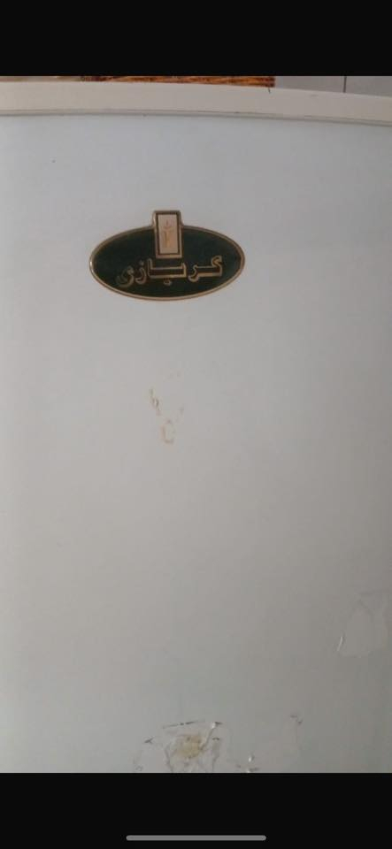 السلام عليكم ثلاجه كريازي ومجمده للبيع مابيهن اي ضرر وشغالات ميه بالميه ونظيفات حيل ……مكاني حله شارع اربعين  ……للاستفسار *********** 
اريدهن ثنينهن ب٤٥٠  الف قفل
