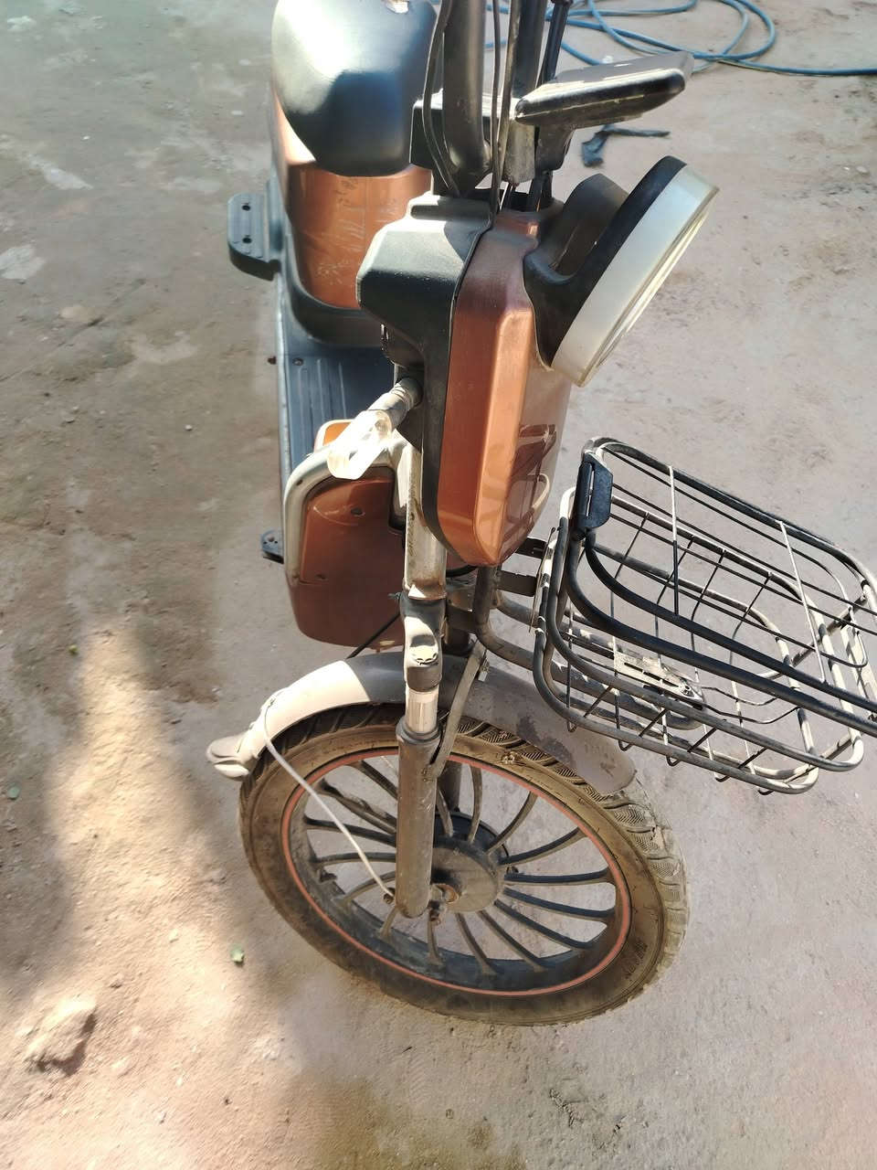 السلام عليكم دراجه شحن لبيع خمس بطاريات 
موديل 2024
بصمه وسويج 
بس العقل عطلان 
مكان بصره 
سعر 150
رقم ***********
