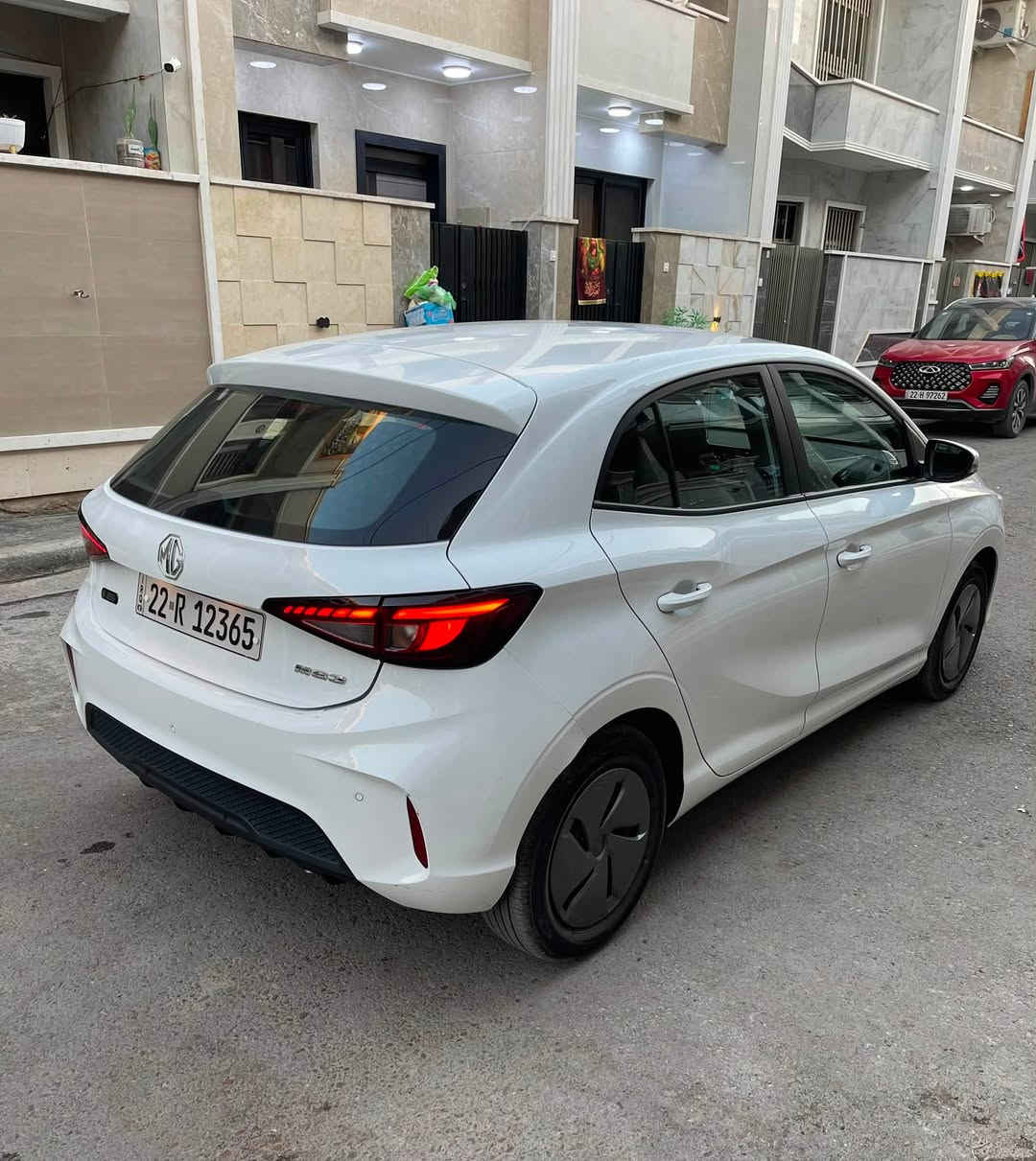 ام جي 3 موديل 2025 كفاله من صبغ
بيه تكحيل باب الصدر فقط ضمان 6 سنوات
السعر ((103)) بيه مجال بسيط!جدا السياره
للاستفسار ***********
سيارة نضيفة جداً، كلشي بلادي الشركة ، مواصفات ستاندار المرغوبة. شاشه كبيره.. كامره خلفيه دواره..حساسات خلفيه.. تحكمات ستيرن..لد امامي  بلوجكتر
السياره ماشيه 26 فقط ،سيرفس كامل كله بشركه
مكينة 1500 تنفس طبيعي 4 سلندر .  عليها افضل نوع المكينة من شركة ام جي ، و اقتصادي جدا (داخل المدينة تستهلك ٦ إلى ٧ لترات بانزين على ١٠٠ كيلومتر ، خط الخارجي ٤.٥ إلى ٥.٥ لترات على ١٠٠ كيلومتر ) 
الحالة داخل السيارة : ١٠٠ ٪؜ نضيفة جدا
رقم السيارة اربيل الجديد بأسمي تحويل ثاني يوم
سعر السياره النهائي 103 ورقه بيه مجال جدا بسيط
عنوان : بغداد الرصافه
