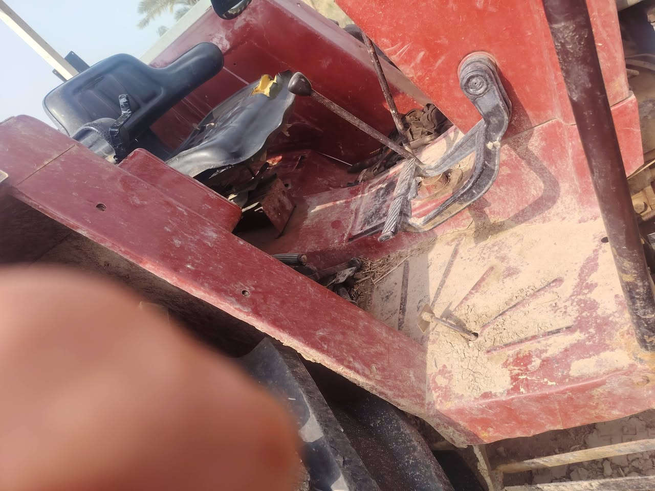 السلام عليكم افيات للبيع موديل ٨٢كفاله المكينه رقم سنويه تحويل تخم تاير كير محرك أكسل كفاله لاخياس ولالحيم المكينه شرط مال جناي مكاني اتريدها هيه أغراضها اتريدها وحيدها اوياها عربانه وفدان وديج ومعدلان ***********انبليت الشراي يتصل
