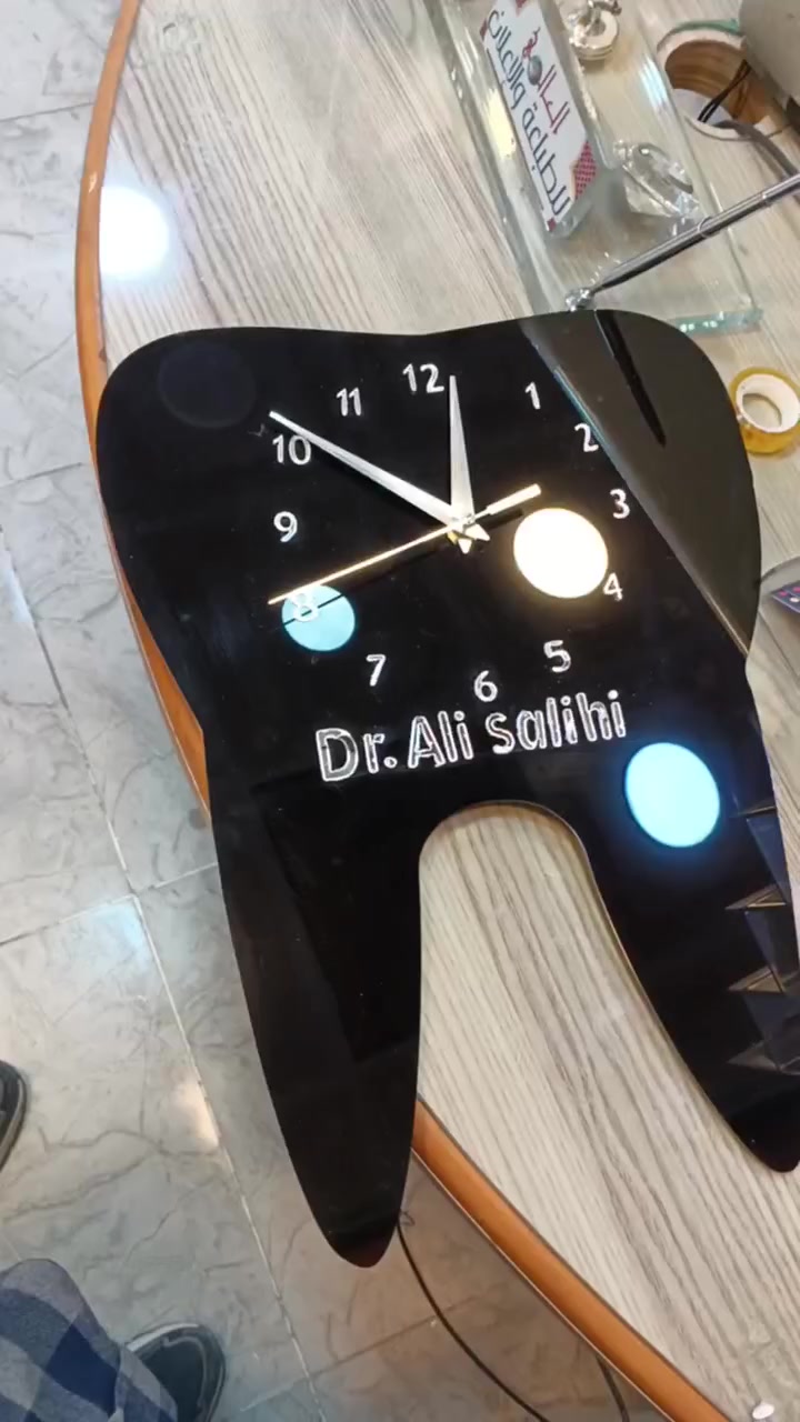 إعلان  ساعة جدارية
ساعة جدارية صناعة يدوية من عملي
تصميم مميز على شكل أسنان
مصنوعة من مادة الأكرلك عالية الجودة
خفيفة الوزن ومناسبة للعيادات، المختبرات، أو المنازل
تعمل بدقة وسهلة التعليق..
العنوان شارع محكمة القديم قرب مطعم بغداد 
الاتصال واتساب ***********- ***********
