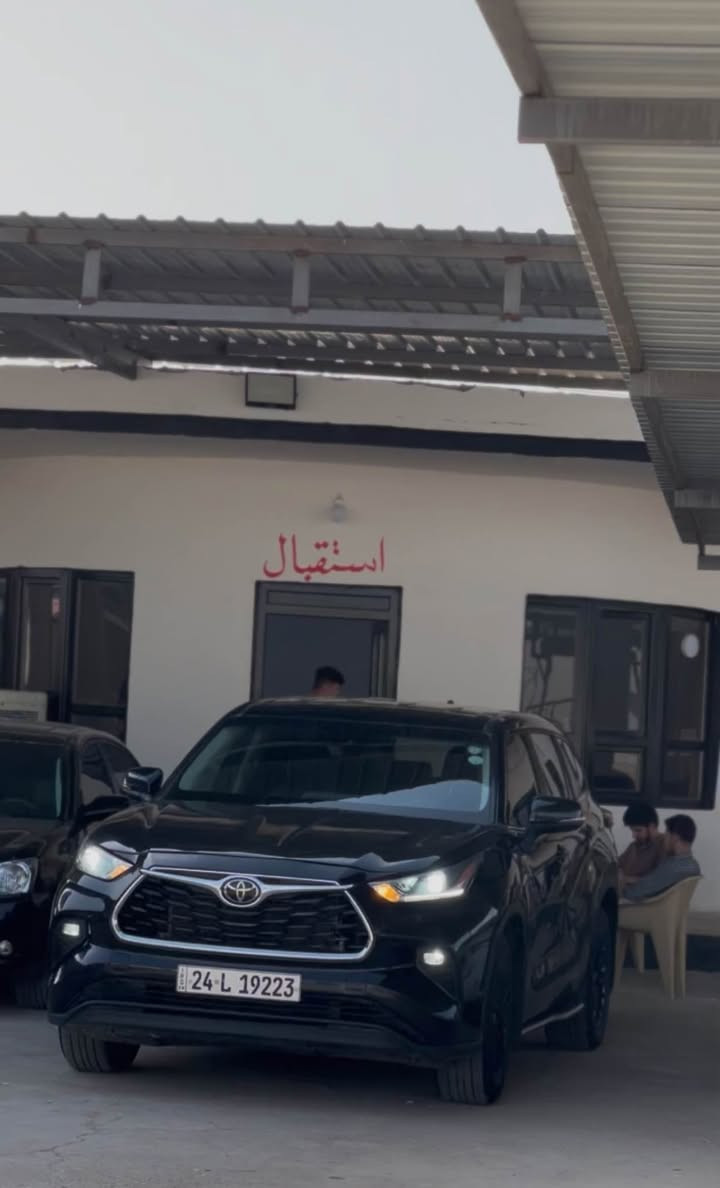 مرحبا اخوان 
للبيع او مراوس
تويوتا هايلندر
موديل ٢٠٢٣
ماشية ٥٠ الف
دبل اكسل AWD
محرك: ٤ سلندر توربو بدون هايبريد مرغوب
لون اسود ملكي
ضرر🩸 فقط بنيد
ماسك راس الشاصي جهة السائقً قليل
ارباكات: سكان سستم
كدام القمارة بيها شوية تعديل مال شحن 
رقم سنوي جديد تحويل وكاله شرط
🚦غرامة ١٤ ورقة🔥
عنوان قضاء الشيخان
سعر ٢٤٥ ورقة و مجال
واتساب *********** الشيخان, نينوى
