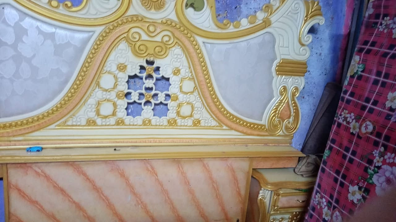 غرفه اخشاب ماليزي للبيع ب400وبيها مجال للاستفسار الاتصال ***********واتساب فقط
