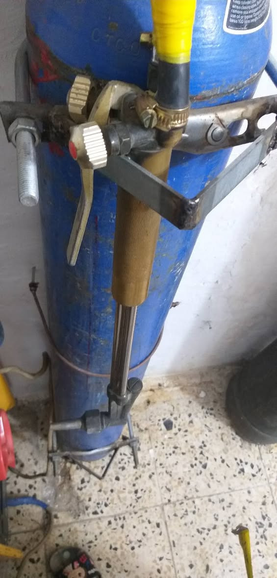 بطلين اوكسجين ياباني ومكينه لحيم ثقيله وكصوصه قديمه للبيع رقمي *********** عنوان بغداد
