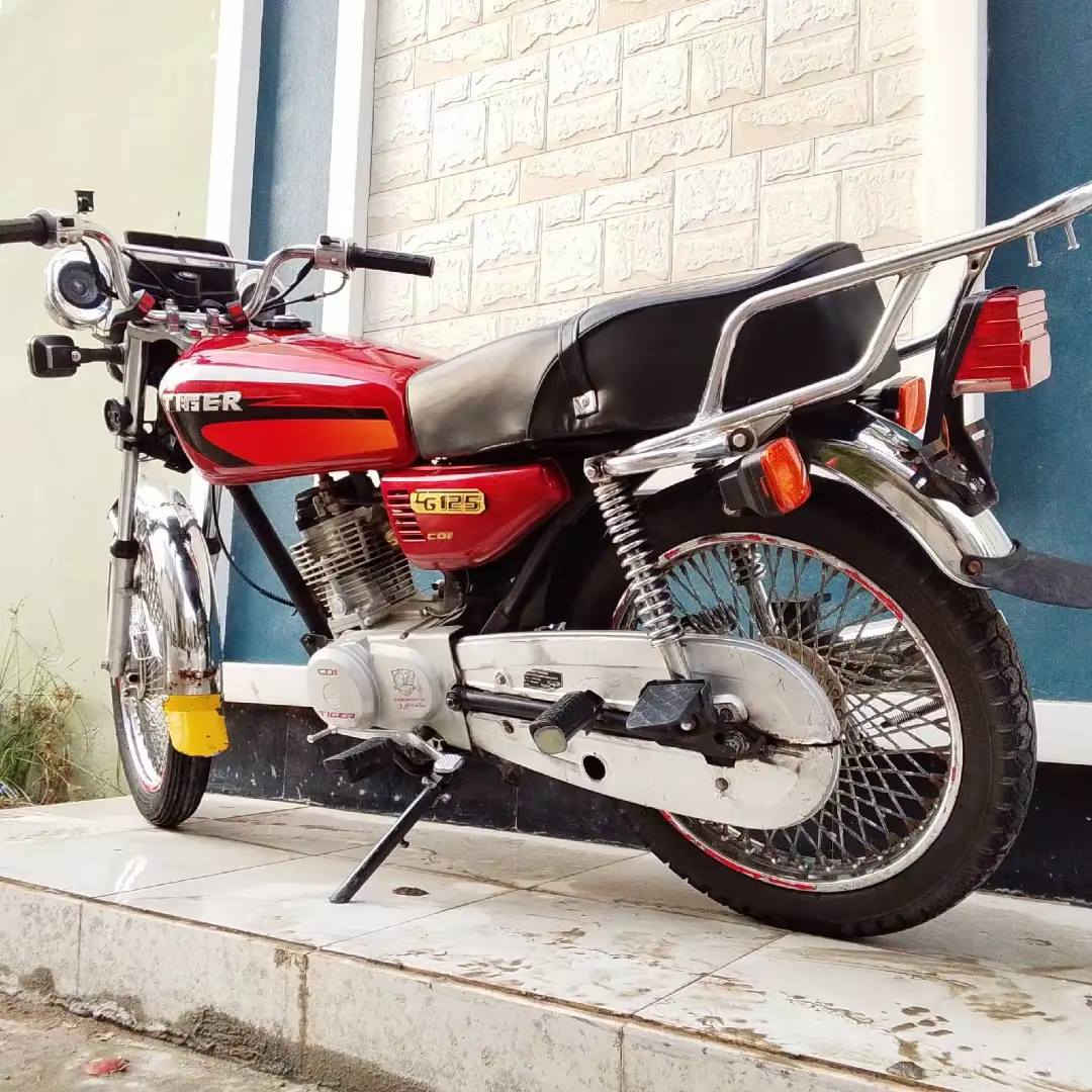 سلام عليكم درجة تايكر للبيع درجة خير من الله مكينتهه خير من الله المكان ديالى تحرير الحولي أوراق كله مراوس هم عادي ماكس فقط رقم الهاتف ***********
