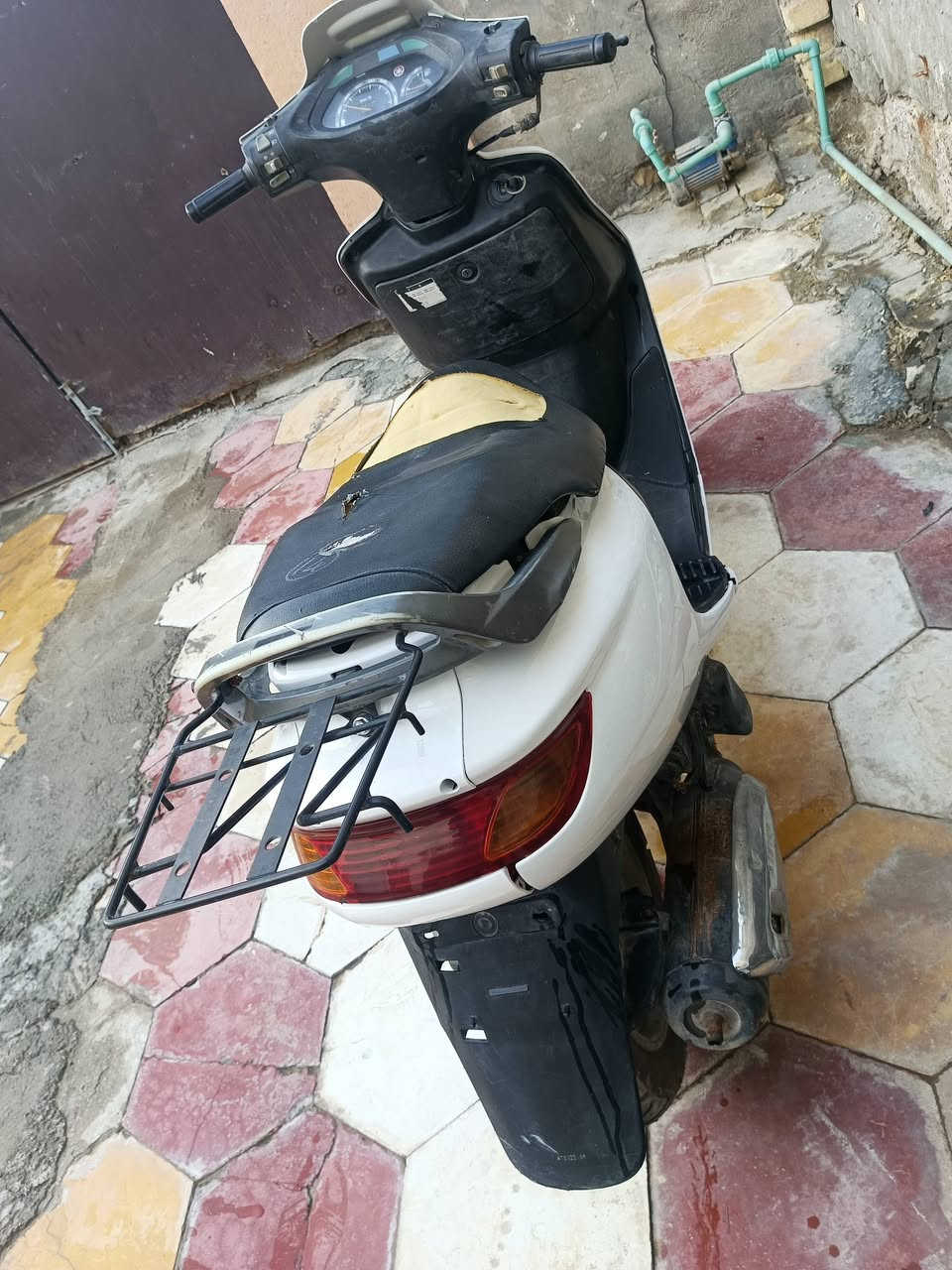 دراجه حاويه استخدام قليل جاهزة من كلشي مكينه على الفحص تايرات جديد كهربائيات كله شغاله مكاني ديوانيه مركز السعر 500وبيه مجال الاتصال ***********
